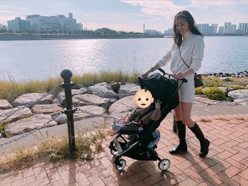 大川藍さんのインスタグラム写真 - (大川藍Instagram)「ついにセカンドベビーカー🤎 最近息子も成長して 自転車でのお出かけも増えてきて お出かけ先で抱っこ紐だと 重くて辛かったのですが このベビーカー最強です！！  降りたたむことができて なんと！！ 自転車のカゴに入っちゃうんです😳  びっくりするぐらいコンパクトなのに、めっちゃしっかりしてて 荷物も入るし、最強！！  サイベックスさんの新作の リベルです！！ これは子育てママの最強の見方！  @cybex_japan #サイベックスリベル #リベルスナップ」11月7日 19時27分 - okawa_ai