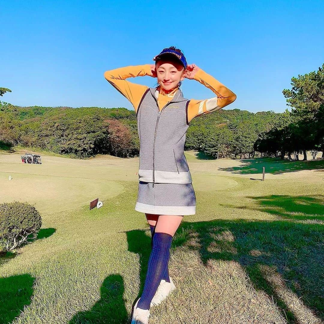 柑谷あゆみさんのインスタグラム写真 - (柑谷あゆみInstagram)「GTBカップ11月大会🏌️‍♀️ ウェアは全身ビバハートでした♡ オレンジのタートルはカットソー素材だけど暖かくて着心地よくて👍 ベストのセットアップもこの時期ちょうどよくて可愛い〜🥰 ・ #GTバーディーズ  #ゴルフウェア  #vivaheart #ビバハート #ゴルフ女子##golfgirl  #instagolf  #golfer #girlgolfer #골프 #골프웨어 #กอล์ฟ #ゴルフコーデ #ゴルフコーディネート #ゴルフファッション#ゴルフ好きな人と繋がりたい」11月7日 19時31分 - kantani_ayumi