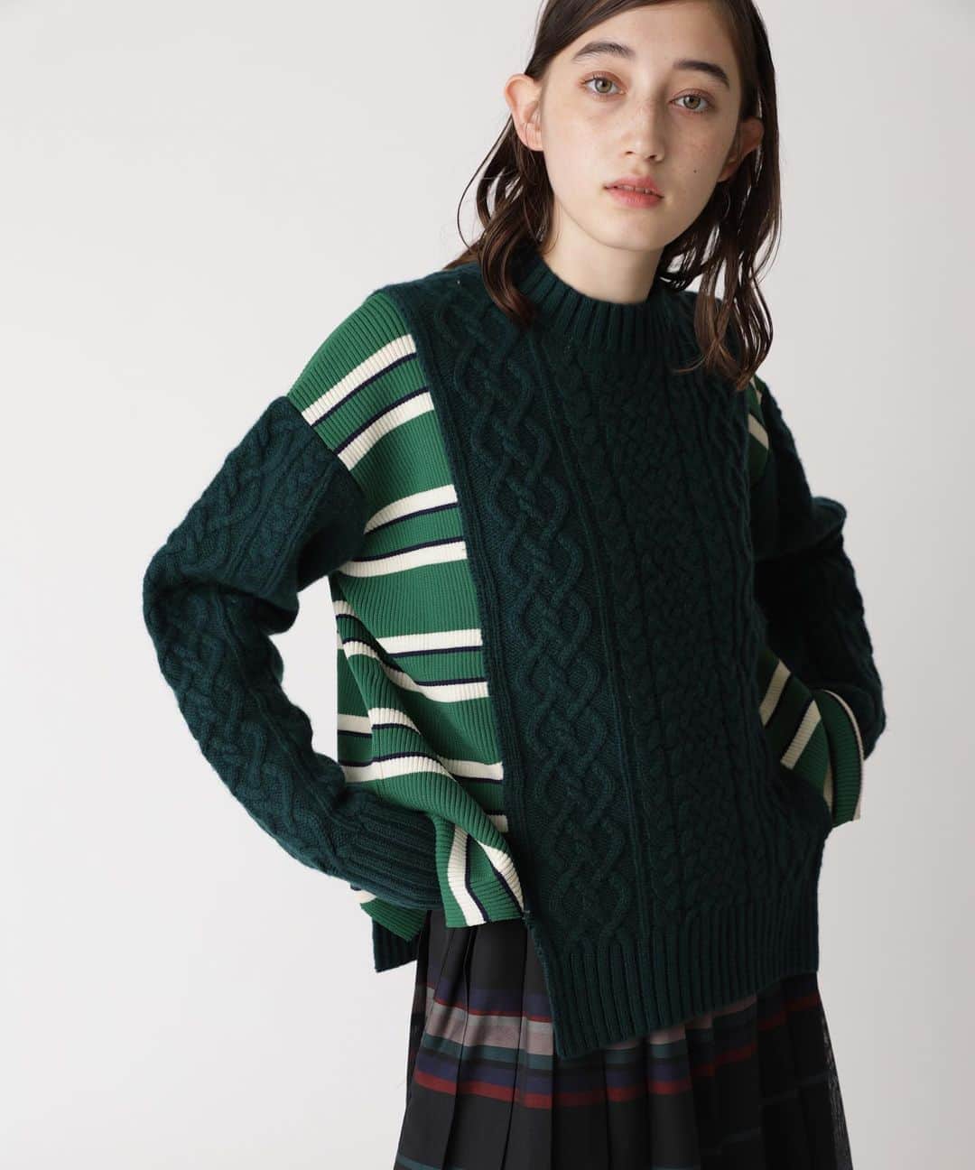 ネ・ネットのインスタグラム：「■pickable stripe cable knit﻿ ﻿ ケーブル柄とリブボーダーをドッキングさせたトラッド感のある配色が効いたデザインのニットが登場。カーディガンはpickable(ピッカボー)の新型で、3つのケーブル柄と、3つのリブボーダーの中から左右の身頃を自由に選ぶことができます。一枚でインパクトのある主役アイテムながらベーシックな形でコーディネートに取り入れやすいうれしいアイテム。 ﻿ ﻿ #ネネット #nenet #新作 #new #autumn #winter #2020 #collection #fashion #tokyo #pickable #ピッカボー #knit #ニット」