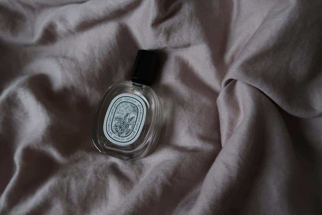 東海林クレア（くれたん）さんのインスタグラム写真 - (東海林クレア（くれたん）Instagram)「私のお気に入り香水。やっぱり私の中でローズは永遠の1番🥀🥀🥀」11月7日 19時37分 - crea_shoji