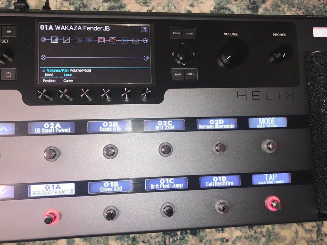 わかざえもん（コロナナモレモモ）さんのインスタグラム写真 - (わかざえもん（コロナナモレモモ）Instagram)「HELIX導入!! アップデート終了🐱♪ さぁ、プリセット作るぞぅ!! . たくさん活躍しておくれ🐱 #helix #line6」11月7日 19時37分 - waka_bass