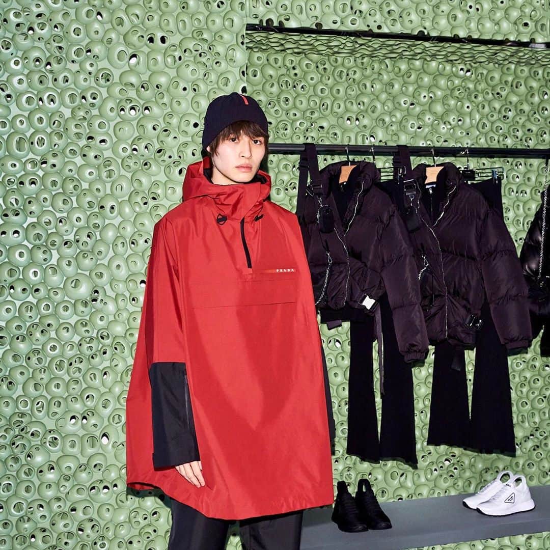 兵頭功海さんのインスタグラム写真 - (兵頭功海Instagram)「@prada  サステナビリティと環境に配慮した再生繊維を用いた PRADAの新作アイテム素晴らしかったです。 最高の空間と最高の洋服でした。　 #prada  #pradalinearossa  #pradafw20  #pradamiyashitapark」11月7日 19時45分 - katsumi_hyodo_official