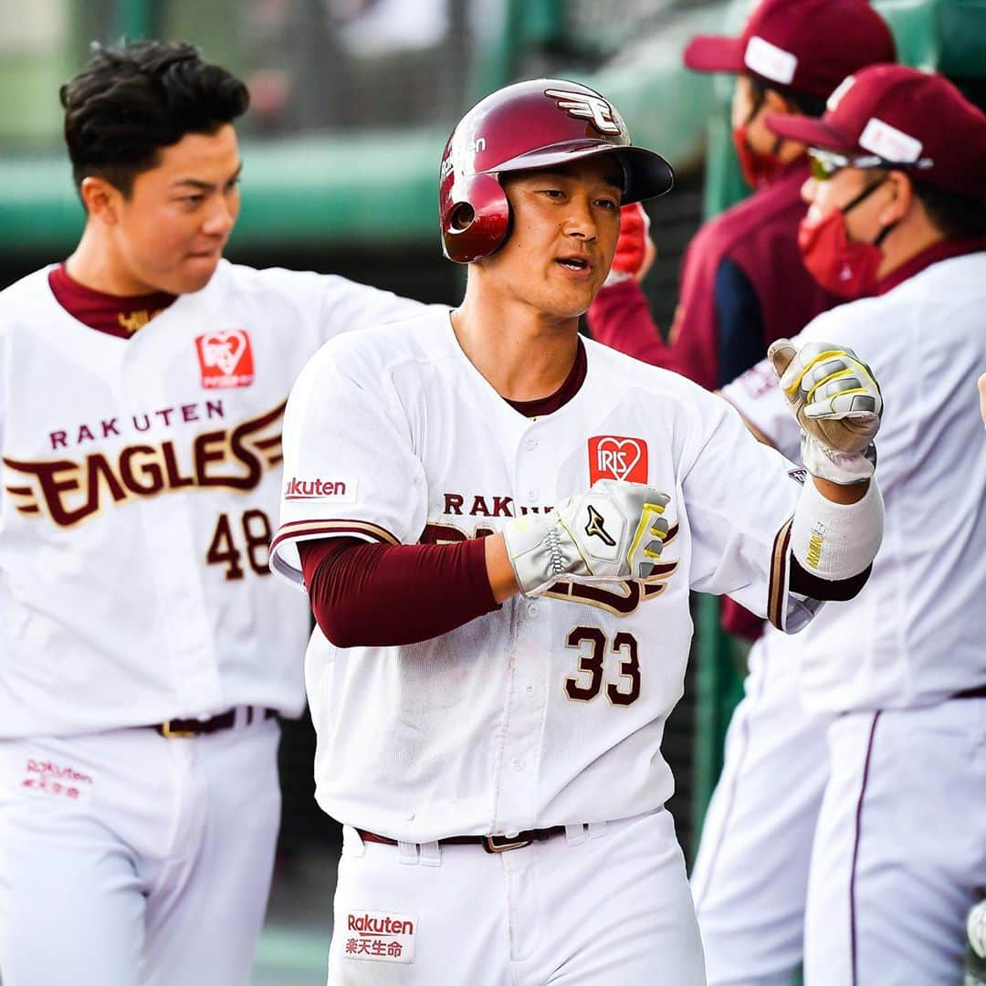 東北楽天ゴールデンイーグルスさんのインスタグラム写真 - (東北楽天ゴールデンイーグルスInstagram)「⚾️ ⚾️E 6-6 L⚾️ 2020シーズン最終戦は互いに譲らず10回引き分け⚾️ 初回に1点先制された直後に一挙6得点‼️‼️ 銀次選手のタイムリーで同点に追いつくと 渡邊佳明選手も続いて勝ち越し👏🏼👏🏼 さらに満塁のチャンスで下妻選手が2点タイムリー‼️‼️ そして辰己選手がエンタイトル2ベース✌🏼 投げては先発の瀧中選手が6回途中自責点3⚾️ 後を託された寺岡選手はピンチを切り抜ける👍🏼 福山選手も一打で勝ち越される場面でゲッツー✨✨ 8回はブセニッツ選手、9回10回は松井選手が無失点💯 #rakuteneagles #NOWorNEVERいまこそ #日本一の東北へ #銀次 #渡邊佳明 #下妻貴寛  #辰己涼介  #松井裕樹  #写真もイープレで」11月7日 19時46分 - rakuten_eagles