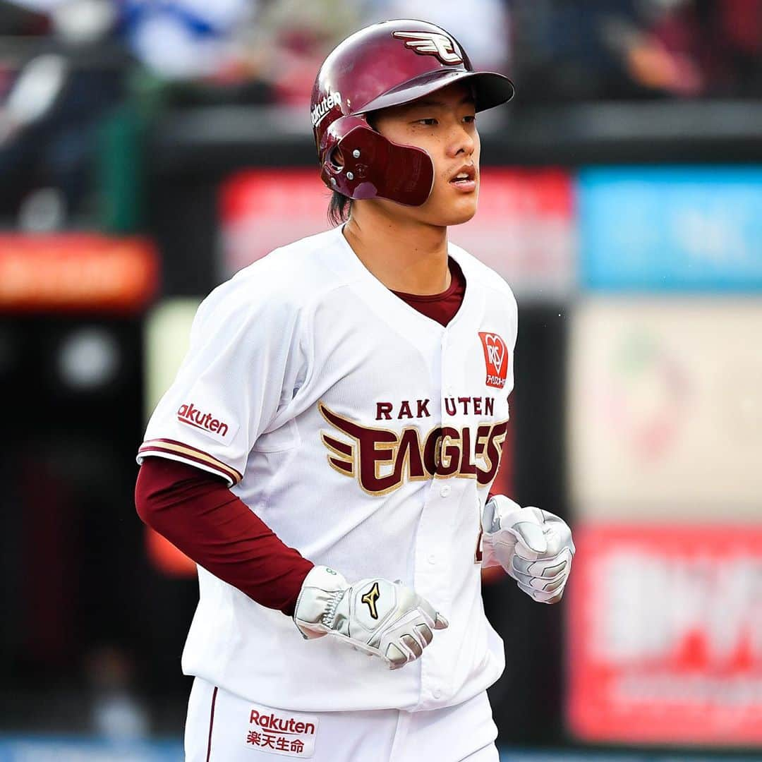 東北楽天ゴールデンイーグルスさんのインスタグラム写真 - (東北楽天ゴールデンイーグルスInstagram)「⚾️ ⚾️E 6-6 L⚾️ 2020シーズン最終戦は互いに譲らず10回引き分け⚾️ 初回に1点先制された直後に一挙6得点‼️‼️ 銀次選手のタイムリーで同点に追いつくと 渡邊佳明選手も続いて勝ち越し👏🏼👏🏼 さらに満塁のチャンスで下妻選手が2点タイムリー‼️‼️ そして辰己選手がエンタイトル2ベース✌🏼 投げては先発の瀧中選手が6回途中自責点3⚾️ 後を託された寺岡選手はピンチを切り抜ける👍🏼 福山選手も一打で勝ち越される場面でゲッツー✨✨ 8回はブセニッツ選手、9回10回は松井選手が無失点💯 #rakuteneagles #NOWorNEVERいまこそ #日本一の東北へ #銀次 #渡邊佳明 #下妻貴寛  #辰己涼介  #松井裕樹  #写真もイープレで」11月7日 19時46分 - rakuten_eagles