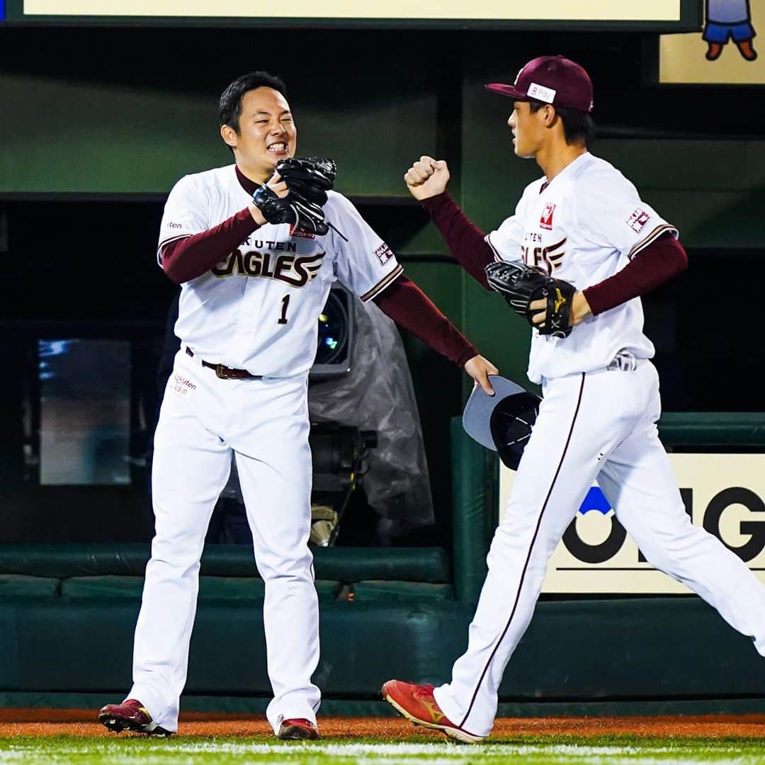 東北楽天ゴールデンイーグルスさんのインスタグラム写真 - (東北楽天ゴールデンイーグルスInstagram)「⚾️ ⚾️E 6-6 L⚾️ 2020シーズン最終戦は互いに譲らず10回引き分け⚾️ 初回に1点先制された直後に一挙6得点‼️‼️ 銀次選手のタイムリーで同点に追いつくと 渡邊佳明選手も続いて勝ち越し👏🏼👏🏼 さらに満塁のチャンスで下妻選手が2点タイムリー‼️‼️ そして辰己選手がエンタイトル2ベース✌🏼 投げては先発の瀧中選手が6回途中自責点3⚾️ 後を託された寺岡選手はピンチを切り抜ける👍🏼 福山選手も一打で勝ち越される場面でゲッツー✨✨ 8回はブセニッツ選手、9回10回は松井選手が無失点💯 #rakuteneagles #NOWorNEVERいまこそ #日本一の東北へ #銀次 #渡邊佳明 #下妻貴寛  #辰己涼介  #松井裕樹  #写真もイープレで」11月7日 19時46分 - rakuten_eagles