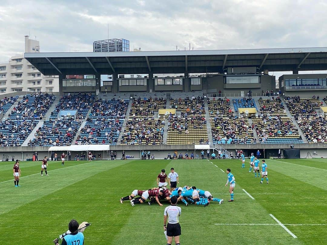 上野優花さんのインスタグラム写真 - (上野優花Instagram)「#本日もラグビー観戦日和でした   曇っていたのに徐々に晴れて、 日差しが選手たちを照らしていた早稲田vs筑波戦🏉  大学の先輩に誘ってもらって 2週連続のラグビー観戦。 有り難き幸せ😂✨  早稲田はSOに今季初先発の河瀬君😳  普段はFBを務めているので大注目でした。  最初のコンバージョンゴールは難しい角度でしたが見事成功✨  さすが1年生の頃から活躍しているだけあって ここぞという時に決めてくれますね😎  筑波は立て続けにシンビンで13人になる場面もありましたが、圧は強いままの印象でした。  結果は50-22で早稲田が5連勝👏🏻 次は早慶戦だ🙌🏻  #ラグビー #ラグビー女子 #rugby  #ラグビー好きな人と繋がりたい」11月7日 19時49分 - yuka_ueno89