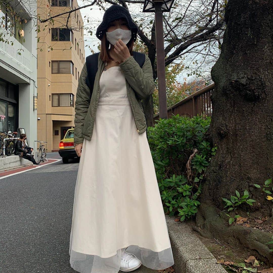 ゆうりさんのインスタグラム写真 - (ゆうりInstagram)「・ MacBookを持って カフェでかっこよく作業してみたくて (赤裸々かよ) 割と早めに起きて カフェで編集して (かわいいかよ) 何故か最後は新大久保に辿り着き 爆買いをして来ました^^笑笑 やっちゃってます✌︎ ・ ・ ▶︎帽子 WEGO ▶︎リュック nike ▶︎サロペット fifth(最新の動画で上げてます!) ▶︎靴 adidasのスタンスミス ▶︎マスク 母上の手作り♡ ※インナーとジャケットは忘れちゃった🙄 ・ ・ #久々に大都会を感じた #MacBookPro16インチを担いで出歩くのは本当に重くて肩終わる #もみほぐし行きたいw #中目黒 #無駄に今日のコーデをあげます #無駄にゆうり多いです #編集楽しいけどパソコンの容量が爆発して整理するのがストレスw #いい週末です #今日浮腫みすぎておわてる #上げ直しましたごめんね！」11月7日 19時50分 - i_am_yuurich