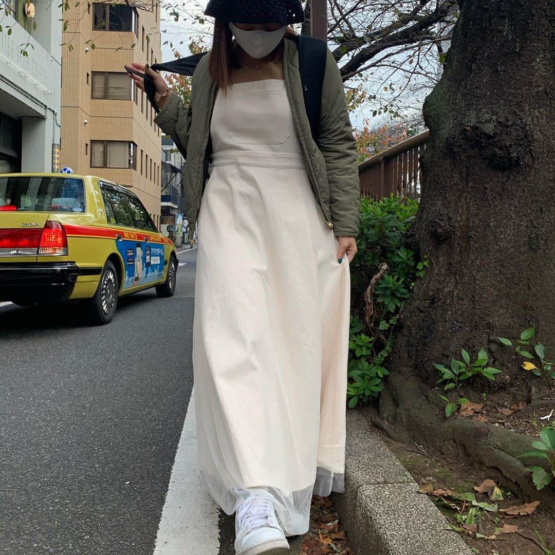 ゆうりさんのインスタグラム写真 - (ゆうりInstagram)「・ MacBookを持って カフェでかっこよく作業してみたくて (赤裸々かよ) 割と早めに起きて カフェで編集して (かわいいかよ) 何故か最後は新大久保に辿り着き 爆買いをして来ました^^笑笑 やっちゃってます✌︎ ・ ・ ▶︎帽子 WEGO ▶︎リュック nike ▶︎サロペット fifth(最新の動画で上げてます!) ▶︎靴 adidasのスタンスミス ▶︎マスク 母上の手作り♡ ※インナーとジャケットは忘れちゃった🙄 ・ ・ #久々に大都会を感じた #MacBookPro16インチを担いで出歩くのは本当に重くて肩終わる #もみほぐし行きたいw #中目黒 #無駄に今日のコーデをあげます #無駄にゆうり多いです #編集楽しいけどパソコンの容量が爆発して整理するのがストレスw #いい週末です #今日浮腫みすぎておわてる #上げ直しましたごめんね！」11月7日 19時50分 - i_am_yuurich