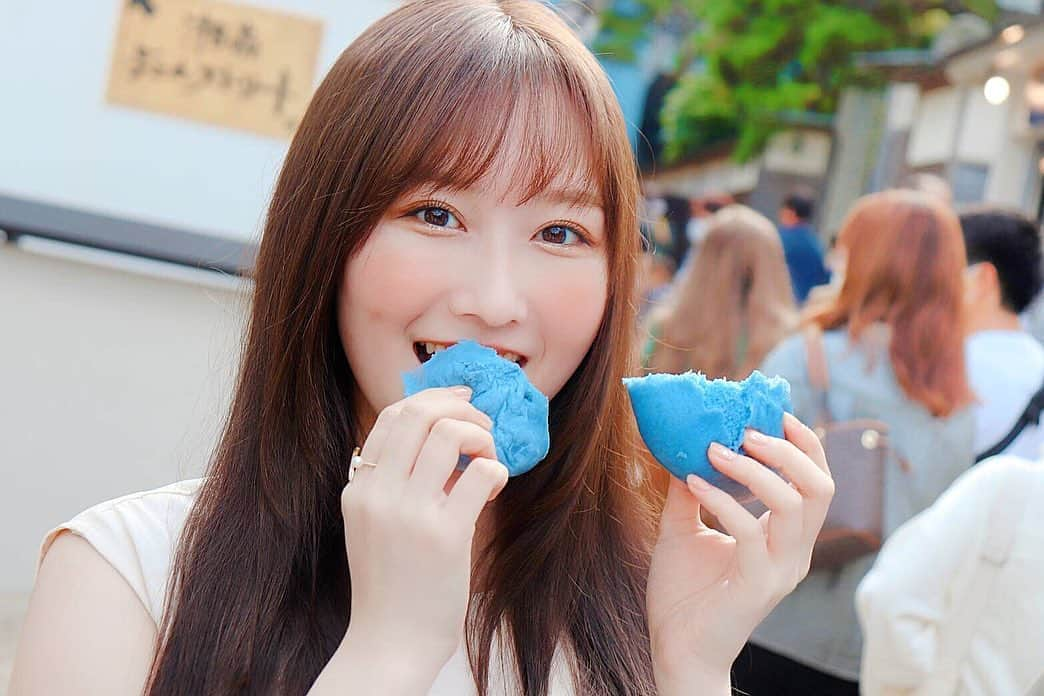 矢倉楓子さんのインスタグラム写真 - (矢倉楓子Instagram)「めずらしいブルーの肉まん💙﻿ ﻿ デニムまんって言うだって！！🐷💙﻿ ﻿ ﻿ #江ノ島﻿ #デニムまん  #湘南デニムストリート  #shonandenimstreetenoshima #肉まん #デニムストリート  #denimstreet #インスタ映え  #日帰り旅行  #食べ歩き #江ノ島グルメ  #グルメ  #グルメスタグラム」11月7日 20時00分 - fufu_ice