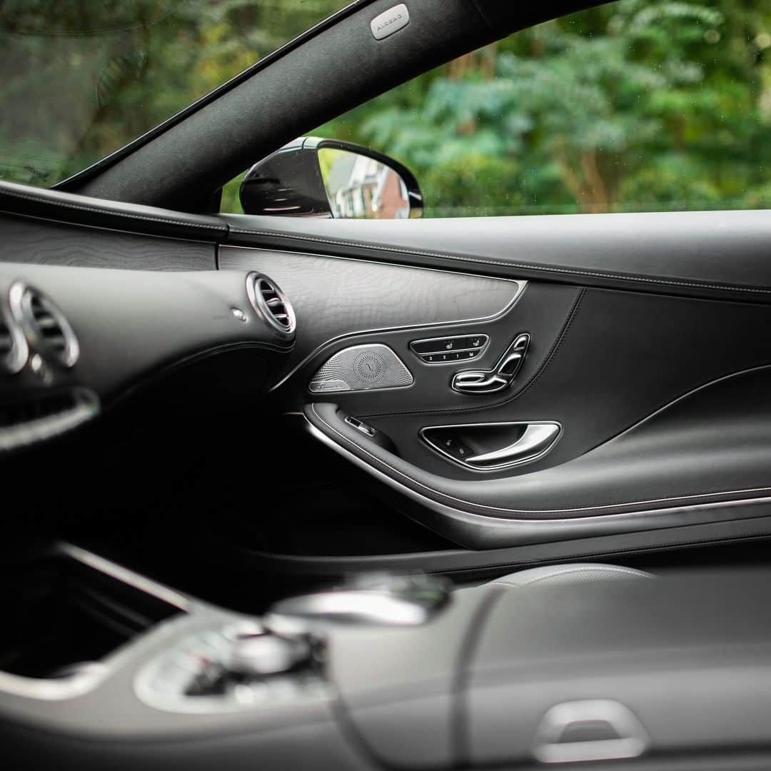 メルセデス・ベンツさんのインスタグラム写真 - (メルセデス・ベンツInstagram)「[Kraftstoffverbrauch kombiniert: 11,6 l/100 km  CO₂-Emissionen kombiniert: 266 g/km  mb4.me/DAT-Leitfaden  Mercedes-AMG S 63 Coupé]  A closer look is always appreciated.  📷 @winningauto via @mercedesbenzusa for #MBphotopass #MercedesAMG #DrivingPerformance #Sclass #coupe」11月7日 20時00分 - mercedesbenz
