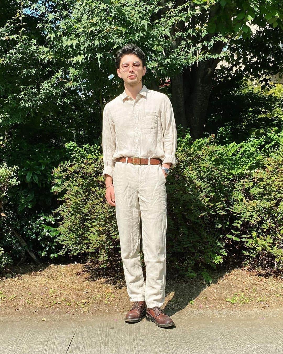 有原遣智のインスタグラム：「秋リネン&オールデン﻿ お久しぶりです✈️﻿ ﻿ shirt&pants: #muji #無印良品﻿ shoes: #alden﻿ belt: #ralphlauren ﻿ bracelet: #mexican vintage﻿ ﻿ ﻿ #throwback #fashion #ootd #outfit #linen  #mexicanvintage #vintage #alden975 #jins #古着 #古着コーデ #オールデン #メキシカン #ヴィンテージ #ジンズ #ラルフローレン」