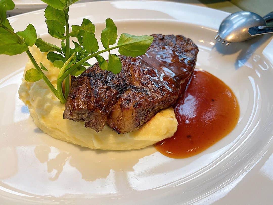 のインスタグラム：「今日のランチは、、 お肉☺️❤️✨  久しぶりのあのお方と、、🤭💕 またお写真載せます🌈  #37steakhouseandbar  #六本木 #lunchtime #六本木グルメ #steak #lunch #italianfood #instagood #instalike #카페투어 #photography #mood #camera #eat #yummy #food #gourmet #tokyo #happy #좋아요 #데일리룩 #맛스타그램 #맛집 #restaurant #グルメスタグラム #instapic #グルメ好きな人と繋がりたい #グルメ巡り」