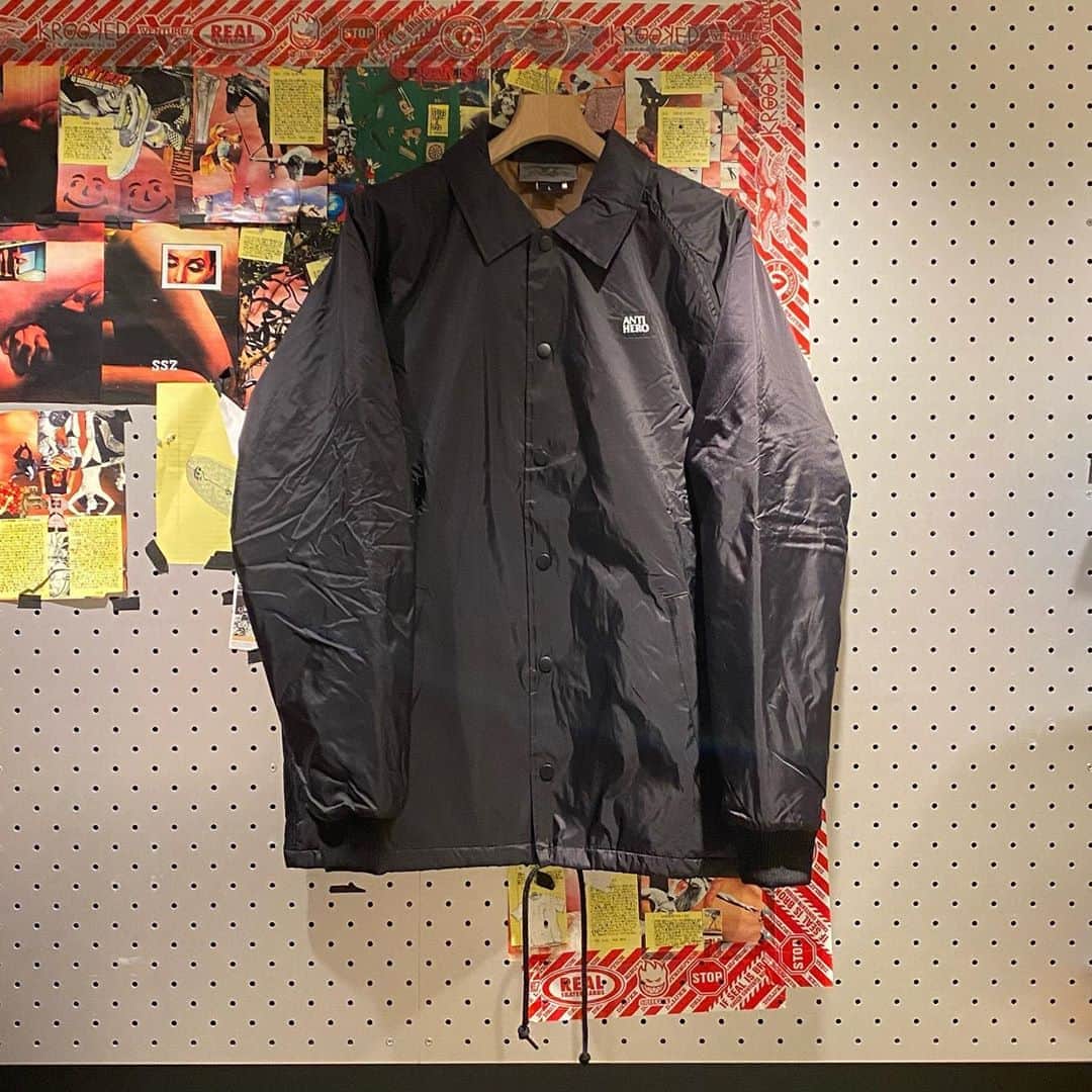 のインスタグラム：「＜ANTIHERO SKATEBOARDS＞ Mens BLACK HERO JACKET ¥11,000+TAX Item No.11-18-6081 BEAMS JAPAN 2F ☎︎03-5368-7317 @beams_japan #antiheroskateboards  #beams #beamssurfandsk8 #beamsjapan #beamsjapan2nd Instagram for New Arrivals Blog for Recommended Items」