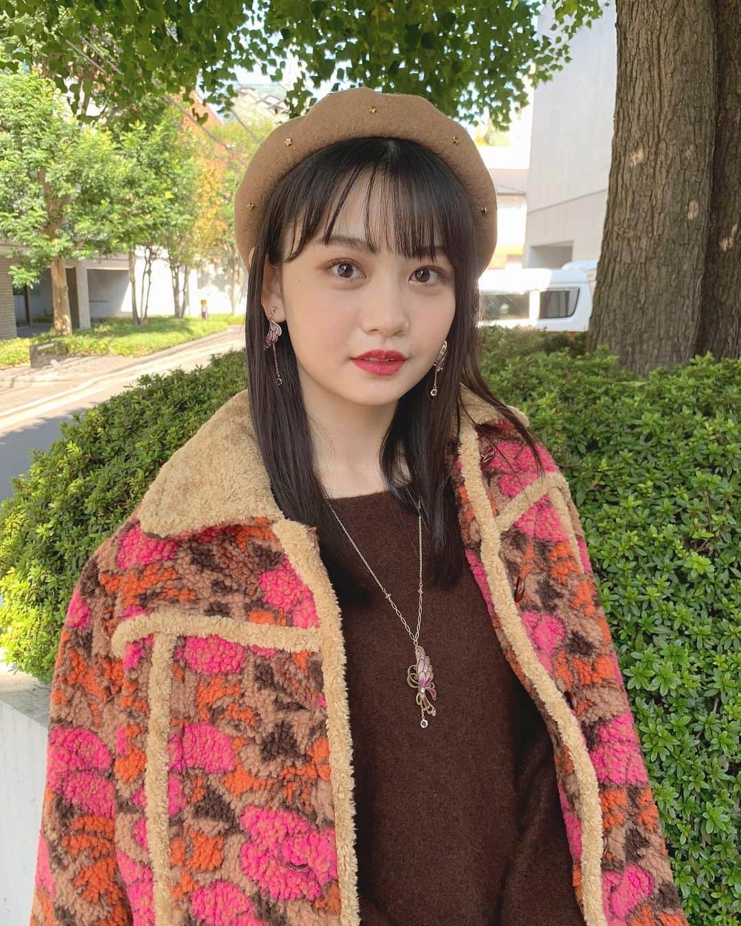 安村真奈のインスタグラム：「オフショット🤍 撮影前のルンルンな3コマ~😍  #annasui  #アナスイ  @annasui  @annasui_japan   #安村真奈 #オフショット」