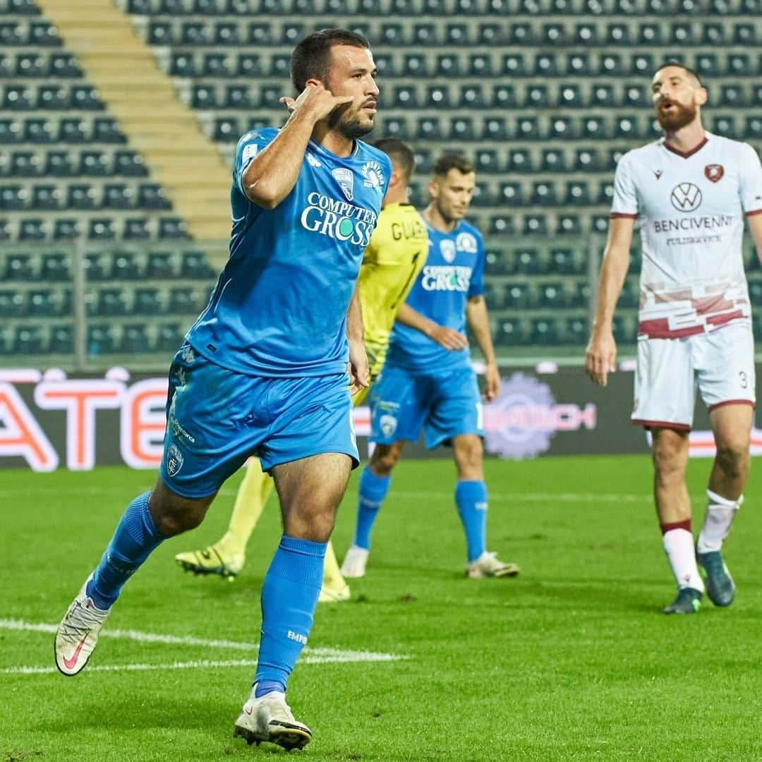 エンポリFCさんのインスタグラム写真 - (エンポリFCInstagram)「⚽ L'esultanza di Marco Olivieri dopo il gol del 3-0, il primo gol in B del numero 9 azzurro #EmpoliReggina 📸」11月8日 1時48分 - empoli_fc_official