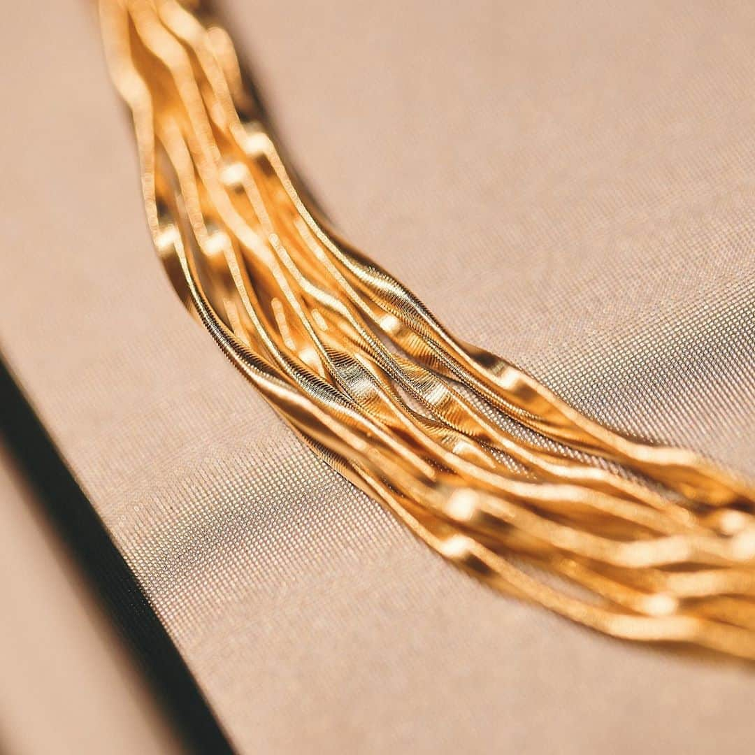 マルコ ビチェゴさんのインスタグラム写真 - (マルコ ビチェゴInstagram)「A unique twist on gold. Marco Bicego® Marrakech Collection. #marcobicego #jewelry #gold #madeinitaly #italianstyle」11月7日 20時22分 - marco_bicego