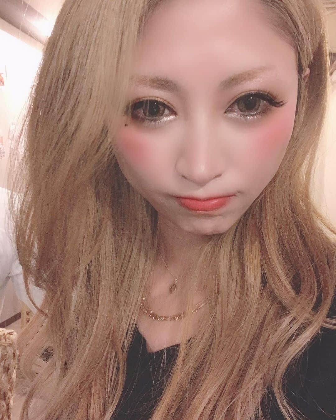 のインスタグラム：「博多で飲みすぎ注意爆笑😂😂  #熱帯夜 #中洲 #焼肉食べておなかいっぱいwww」