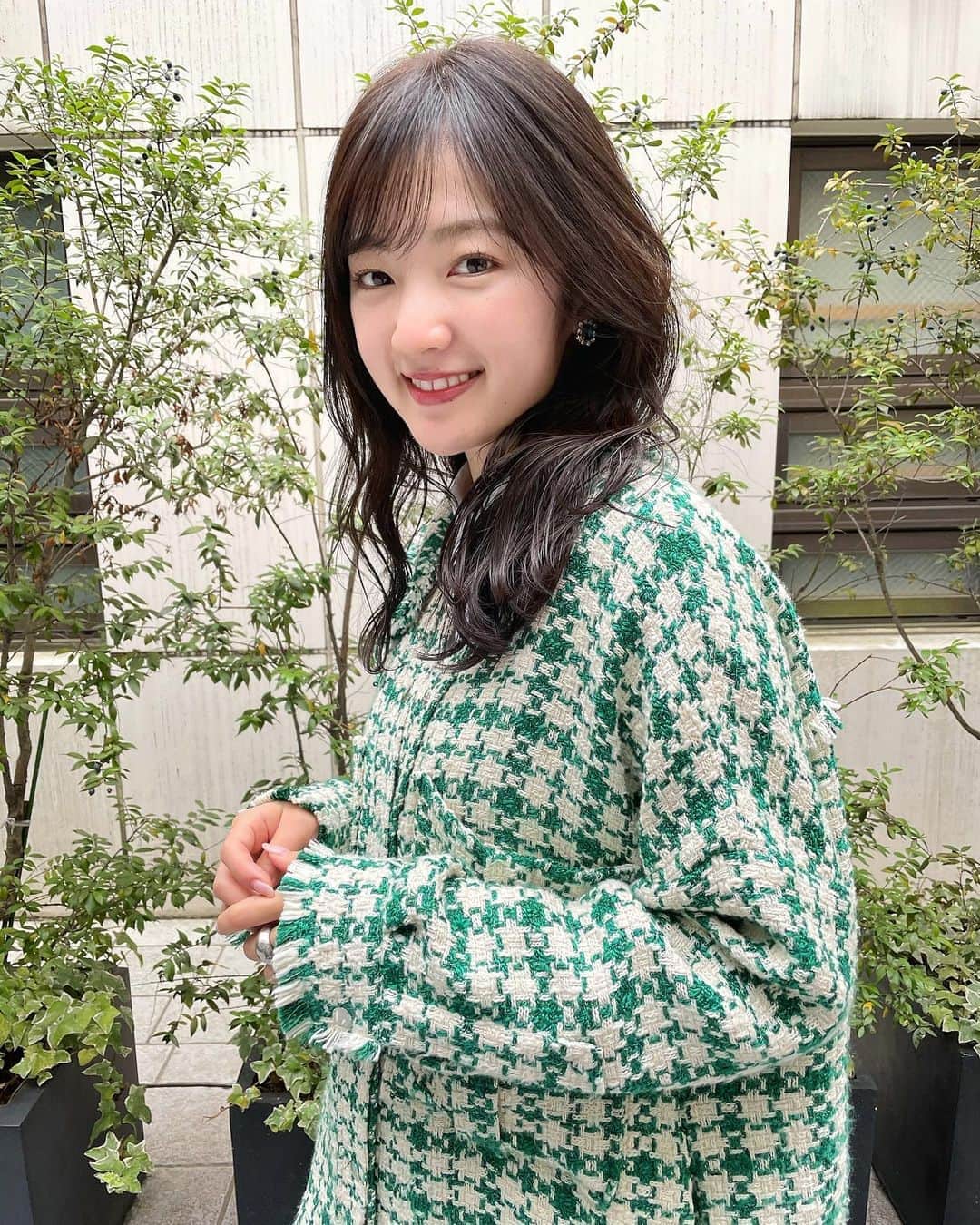 のインスタグラム：「ヘアメンテナンス﻿ in #quown （@quown_hair ） 友達やメイクさんにも褒められる﻿ うるさら透明感カラー♩﻿ ﻿ 色落ちも楽しみだなぁ…﻿ 抜けてくる色味も綺麗なの❤︎﻿ ﻿ 徹さん（@aula_diva ）﻿ いつも可愛くありがとうございます✧﻿ ﻿ ﻿」