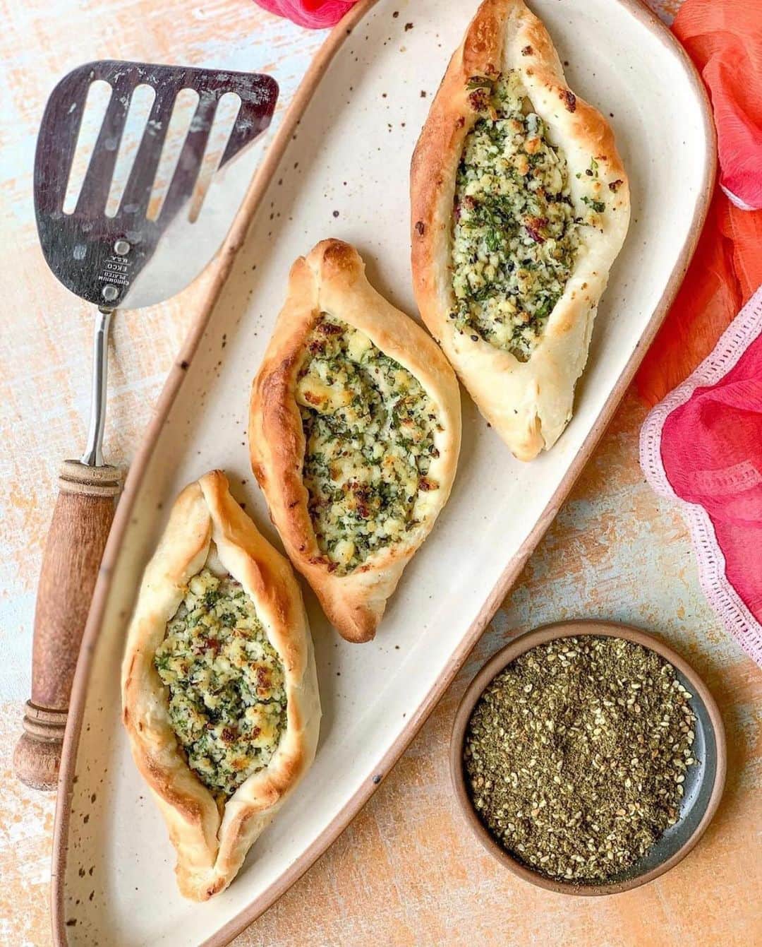 Archana's Kitchenさんのインスタグラム写真 - (Archana's KitchenInstagram)「Here is a delicious Middle Eastern Cheese Bread also as Fatayer bi Jibneh makes a delicious side dish or appetizer along with a Middle eastern meal like Hummus, Manakish, Labneh and more. Do give this recipe a try this weekend and tell us how you loved it 😍 Get the recipe from the smart.bio link in my profile @archanaskitchen . . . . . . . . #recipes #easyrecipes #snacks #teatime #teatimesnacks #archanaskitchen #springrolls #cutlet #mushroom #mushroomrecipes #cutletrecipes #healthyeating #eatfit #cooking #food #healthyrecipes #foodphotography #recipeoftheday #comfortfood #deliciousfood #monsoonsnacks」11月7日 20時29分 - archanaskitchen