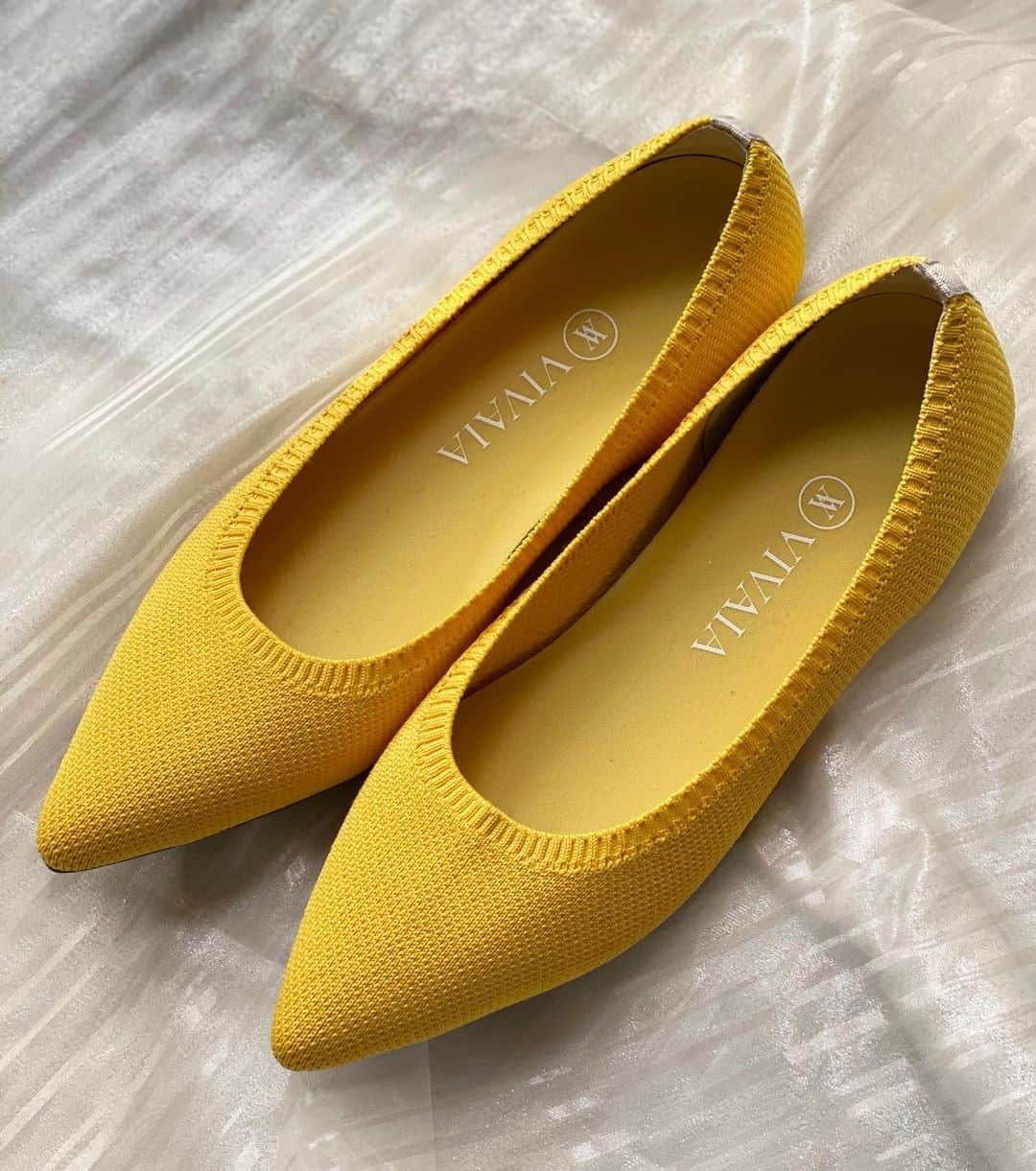 ImotoEtsuyo さんのインスタグラム写真 - (ImotoEtsuyo Instagram)「今朝　投稿した @vivaia_official の靴！ ・ ・ お色違いは イエローです！ ・ ・  @vivaia_official ・ ペットボトルから再生した素材からなる  巻き糸で、独自のサステイナブルな素材を 靴の表面に採用🎵  環境にやさしい靴。  柔らかくて通気性の良いニット素材。 洗濯機の使用が可能。 とにかく、履き心地が良くて軽い！ 履いていてとっても楽な靴です。  色違いはまた今度紹介しますね！  @vivaia_official  https://jp.vivaia.co/  こちらの靴が10%offになるクーポンは ↓↓↓↓↓ 10%割引コード:BISUHADA #vivaia  #slowstyle  #sustainablefashion  #sustainablestyle  #ethicalfashion  #recycle  #recycleart  #フラットシューズ  #サスティナブル  #大人可愛い  #fashion  #flatshoes  #ぺたんこ靴  #shoes  #靴 #スカート ➡︎ @setaichiro_official #セタイチロウ  #ニット ➡︎ @cielair #シエルエアー」11月7日 20時32分 - bisuhada