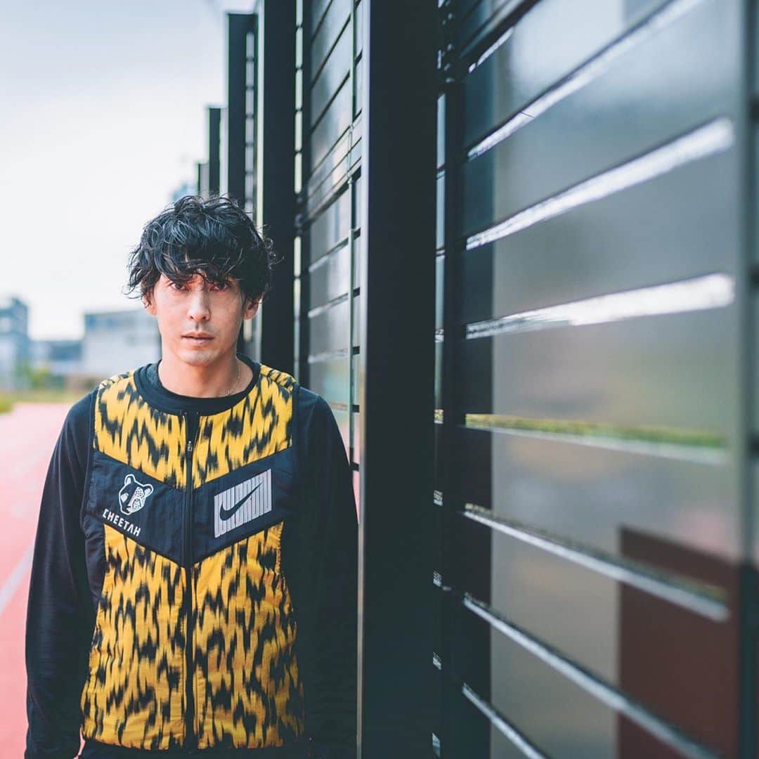 秋本真吾のインスタグラム：「初めて話しました。別にお金をもらえなかったことが地獄だったわけではないんです。何のために生きているのか分からなくなった毎日が自分にとって地獄だったんです。﻿ ﻿ 現役の時は毎日頑張れる目標がありました。引退してそれがなくなった時、何に向かって歩いていけばいいかが分からなくなりました。振り返ってもその瞬間が1番キツかったです。頑張れる「なにか」を見つけるために僕の引退後の営業の経験は確実にプラスになっていると今は言えます。﻿ ﻿ 今考えると誰よりも速く走った人が1番というルールの世界から、別のルールの世界へでる準備、勉強を怠っていました。﻿ ﻿ 与えられたことをやる、無理に見えるようなことも感情的になり根性でやる、現役時代とそう変わらない在り方の社会人でした。﻿ ﻿ 上からですみません。元アスリートになろうとしているみなさん、たくさん自分の知らないことを知っておいてください。  記事はストーリーから見れます。  引退後、月収15万で地獄を見た陸上選手の話「人生で初めて『明日が怖い』と思った日」 2020.11.07 著者 : THE ANSWER編集部・神原 英彰  #スプリントコーチ #秋本真吾」
