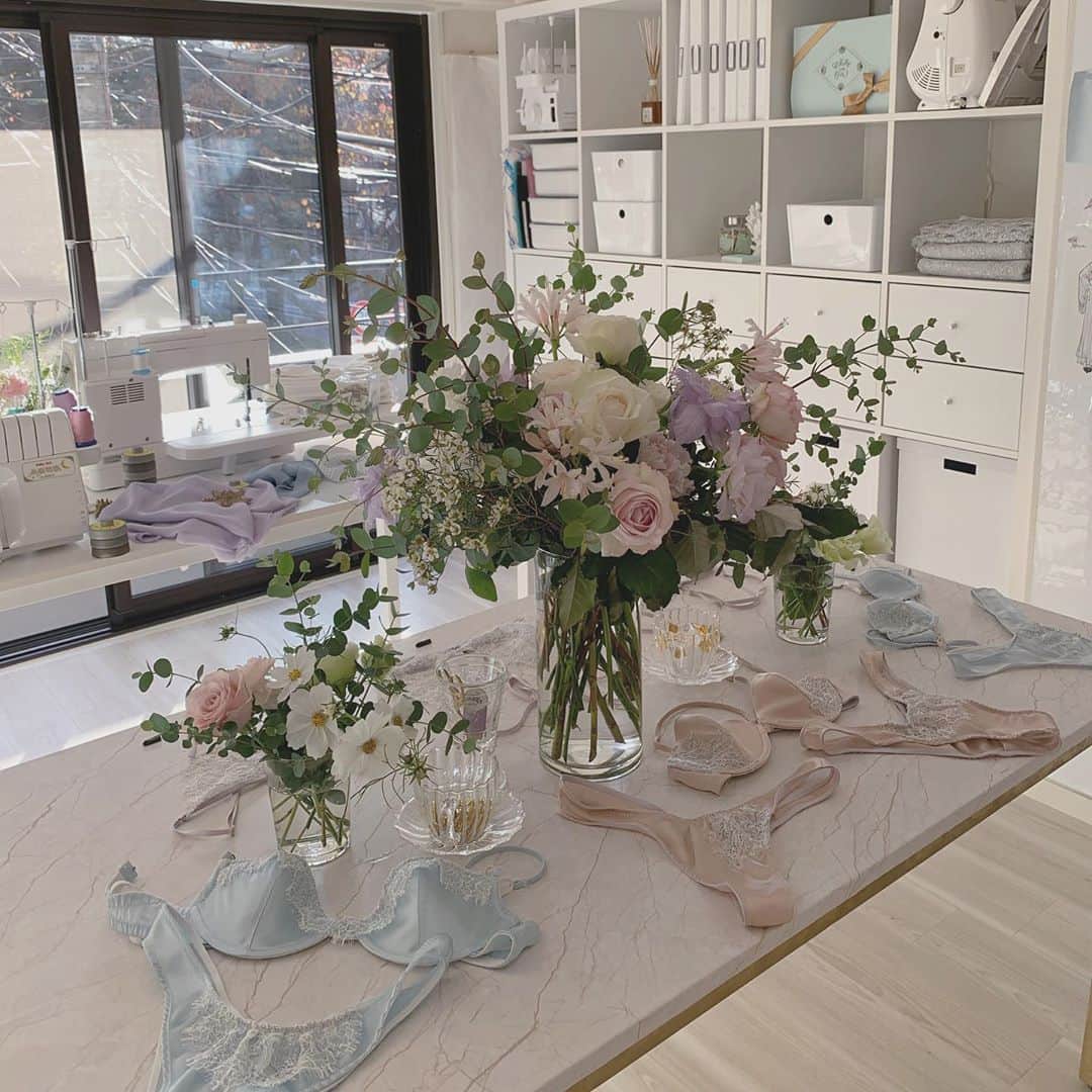 Tomomi Teradaのインスタグラム：「Titi in wonderland Tea Party with lingerie☕️👙  #shellydetiti」
