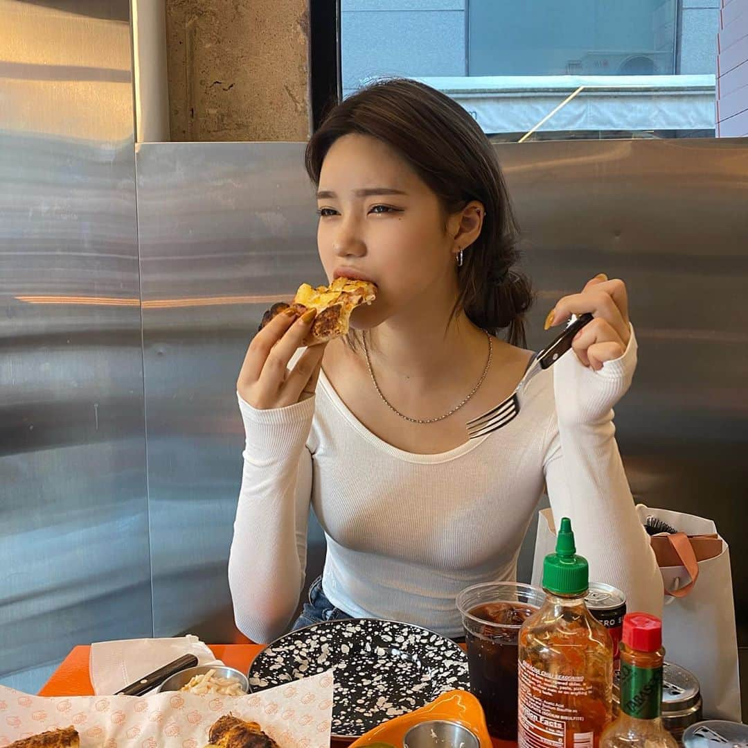 チェユラさんのインスタグラム写真 - (チェユラInstagram)「Pɪᴢᴢᴀ 🍕 *이거머꼬 4차 오픈 했습니다😝」11月7日 20時45分 - youra_ch0i