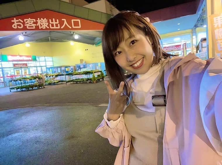 夏目亜季のインスタグラム：「故郷舞鶴へ親孝行の旅  歴史と日本大好きな父の還暦祝いに出雲大社へ旅行！島根と鳥取に宿泊しました。 詳しくはまた更新しますー！  旅行から昨日舞鶴帰ってきて今日友達に出産祝いあげたよ😋❤️ 舞鶴のスーパーの魚やら寿司めっちゃおいしいしデカイしやっぱ凄いなぁって思う。 東京の自分の家の周りにはこんなんないなぁ。 でっかい蟹一匹売ってるし、海鮮好きやから最高。  #出産祝い　#バザールタウン　#西舞鶴　#舞鶴市　#海の京都　#さとう」