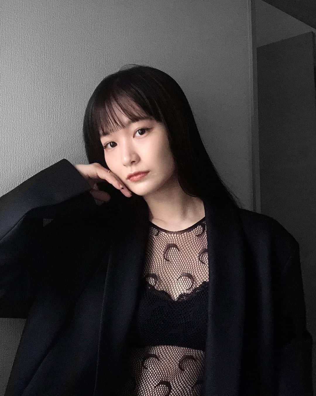 中村くるみさんのインスタグラム写真 - (中村くるみInstagram)「☾☾☾  ．  tu-hacciのナイトブラは日中も使えるから 下のレース部分を折り曲げて服に合わせてます❤︎ 出産後のお胸にも優しくて授乳中にも使えるし バストの横流れを予防して理想の位置にキープしてくれる優れもの! 他にもいろんな種類があるみたい(^｡^)  11/06(金)12:00 - 11/09(月)23:59 全品20%OFF  #ナイトブラ #かわいい #女子力 #秋コーデ #女子寮 #女子力アップ #ルームウエア #バスト @tu_hacci」11月7日 20時49分 - __k_r_m__