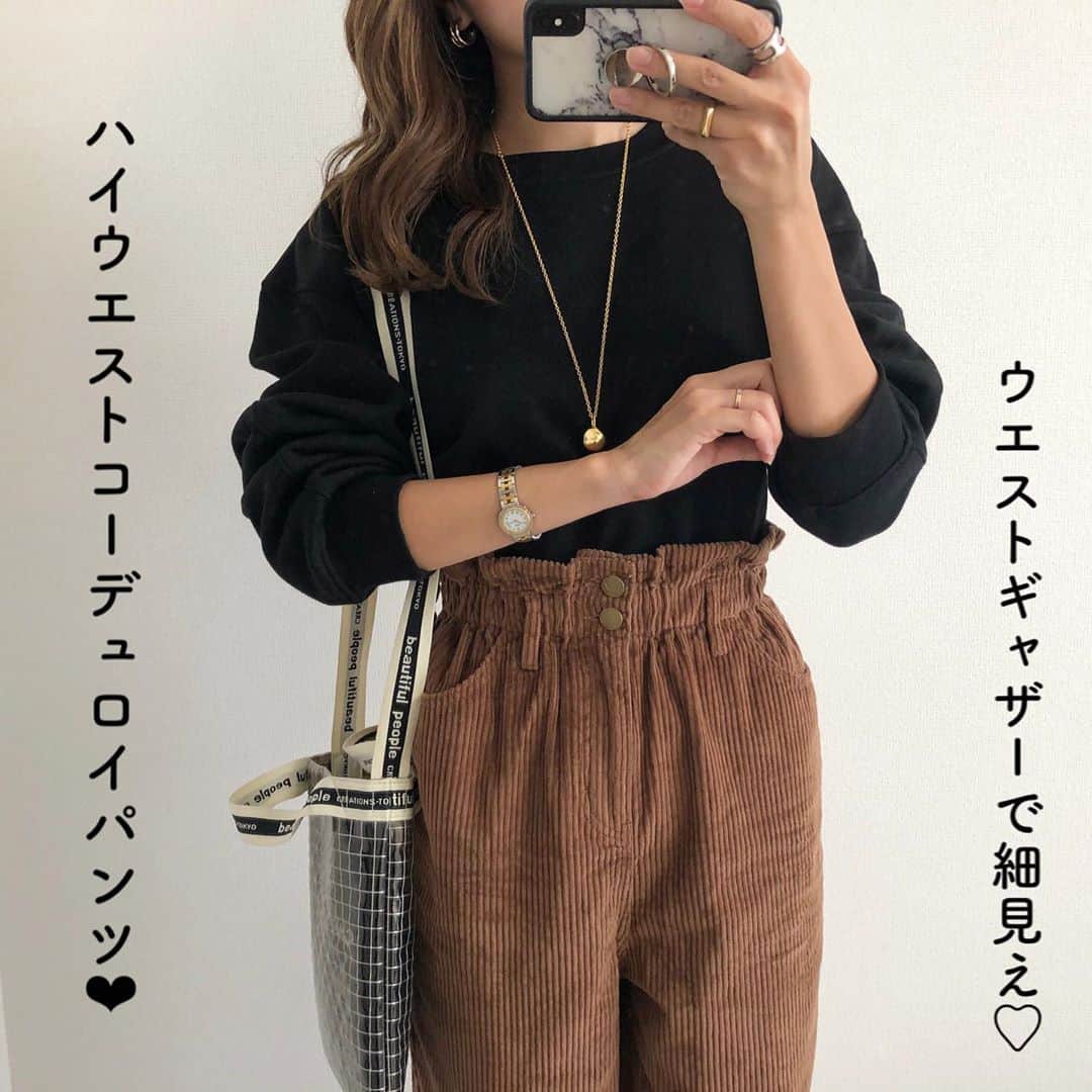 Miyoのインスタグラム：「2020.11.7 ・ コーデュロイのハイウエストパンツは 持っていなかったアイテム🤎 @classicalelf_official で可愛いの発見しました🥰 ウエストゴムでゆったりしたサイズ感♡ 普段Mサイズの私でもSサイズで ぴったりでした👌🏻 ・ ジャケット・トップス…#ZARA #ヒートテックコットンクルーネックT …#UNIQLO#ユニクロ#UNIQLOU コーデュロイパンツ…#classicalelf#クラシカルエルフ バッグ…#beautifulpeople スニーカー…#vans#オールドスクール ピアス・チェーンバッグ…#ザラ ネックレス… @chieko6 ・ ZARAのトップスなど、コーデ詳細は ブログに書きました✍🏻♥️ @miyopu のトップページからとべます⑅◡̈* ・ ・ ・ #エルフコーデ#コーデュロイ#コーデュロイパンツ#ハイウエストパンツ#ザラジョ#ザラコーデ#ザラジョコーデ#スニーカーコーデ#ユニクロコーデ#今日のコーデ#着回しコーデ#ママコーデ#ママファッション#プチプラコーデ#プチプラファッション#シンプルコーデ#カジュアルコーデ#大人カジュアル#時尚」