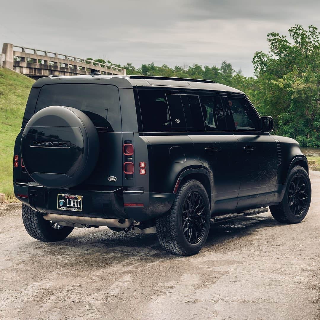 HYPEBEASTさんのインスタグラム写真 - (HYPEBEASTInstagram)「@hypebeastcarclub: Premium wheel maker @vossen has given the @landrover Defender a matte black makeover to match the brand’s classic Hybrid Forged HF-2 wheels. The Miami-based company has wrapped the off-roader’s entire exterior in a matte black layer to complement its new set of 20-inch wheels which are made using Vossen’s own Hybrid Forged process. Swipe to check it out.⁠⠀ Photo: Vossen Wheels」11月7日 20時51分 - hypebeast
