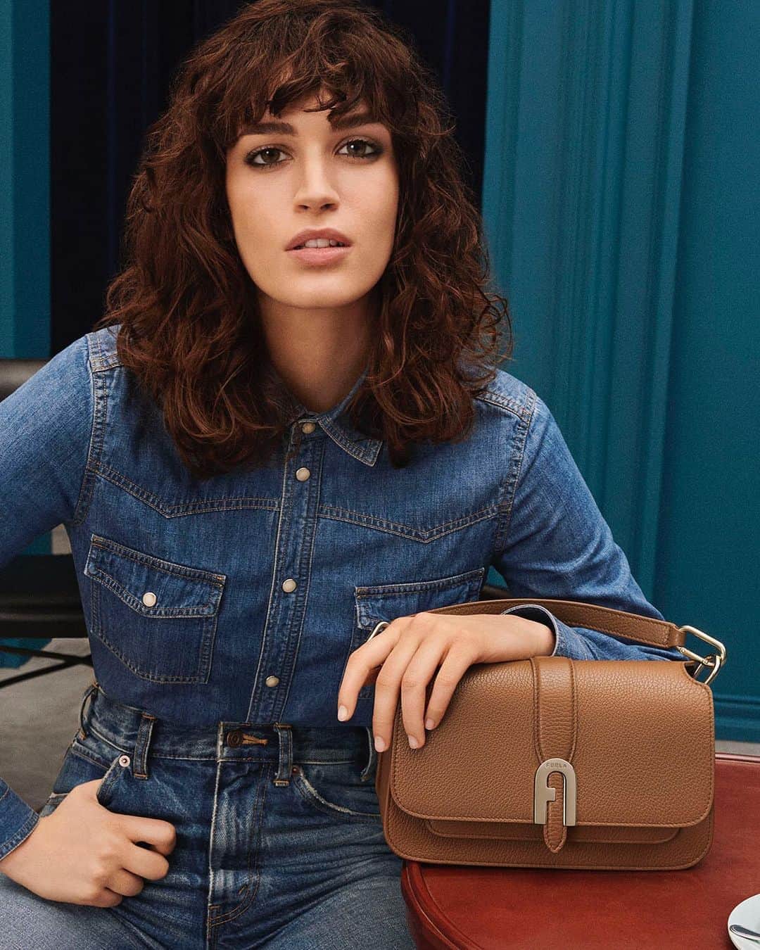 フルラのインスタグラム：「@gretaferro’s Furla Sofia L Tote blends special design with an easy yet stand-out look.  #thefurlasociety #furlafeeling #newcollection #furla #accessories #fashion」