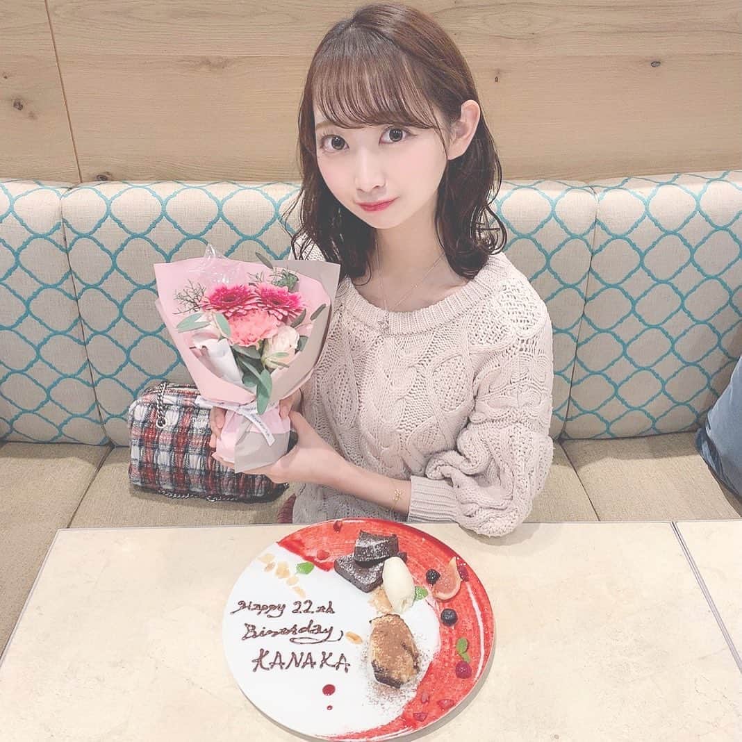 のインスタグラム：「あいさちゃんがお祝いしてくれた♡part2♡  なんばのオシャレなお店💗 かわいいお花もありがとう〜💐  #難波ランチ #tablenice #難波 #誕生日 #バースデープレート #花束 #バルーンブーケ #miumiu #viviennewestwood #whoswhochico #1103」