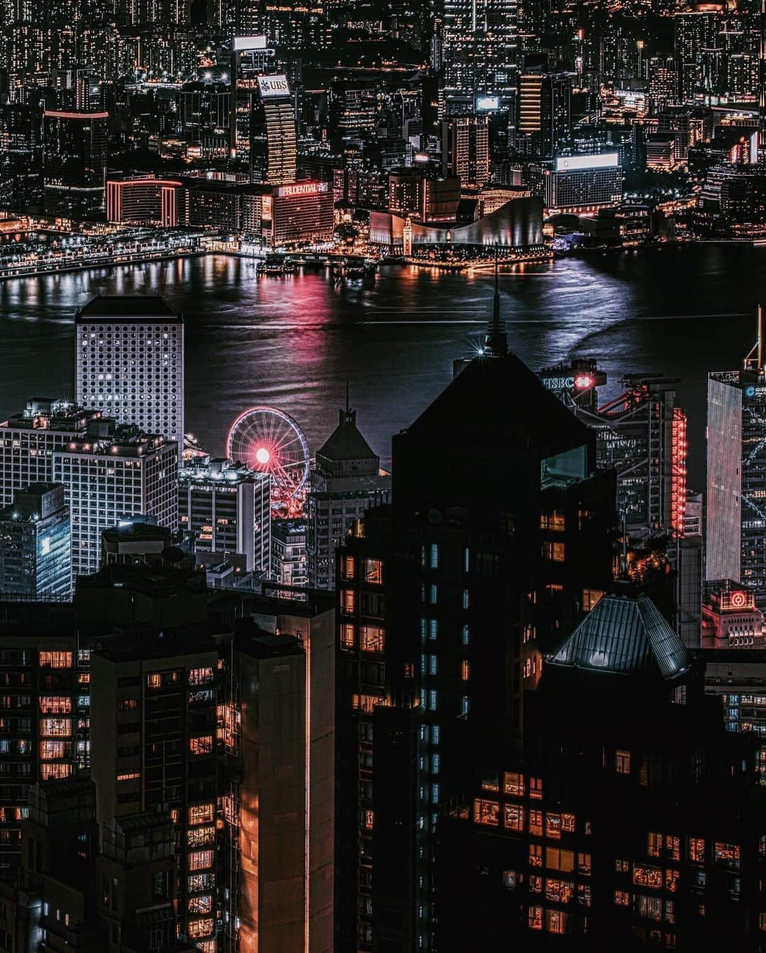 HAYAMI HANNAH ハナさん ど田舎さんのインスタグラム写真 - (HAYAMI HANNAH ハナさん ど田舎Instagram)「. 🇭🇰🌉🌃 Dream World  Have A Beautiful Weekend    #hayamihannah  #DiscoverHongKong  #Picsofhk #香港 #streetmobs  #instameethk⁠ #awesomehongkong  #hongkongphotography⁠ #unlimitedhongkong  #exploringhongkong⁠ #hongkongstreets  #hongkongnight  #hongkong  #hongkonglifestyle #hongkongstreetphotography⁠ #visualhongkong  #reframinghk  #Hongkongliving #StreetMobs #moodygrams⁠  #Adorama #Way2ill #yourshotphotographer  #localiiz  #HongKongGuide #TimeOutHK #capitalshooters  #DarkMobs  #ZolimaHongKong  #写真好きな人と繋がりたい」11月7日 20時59分 - hayamihannah
