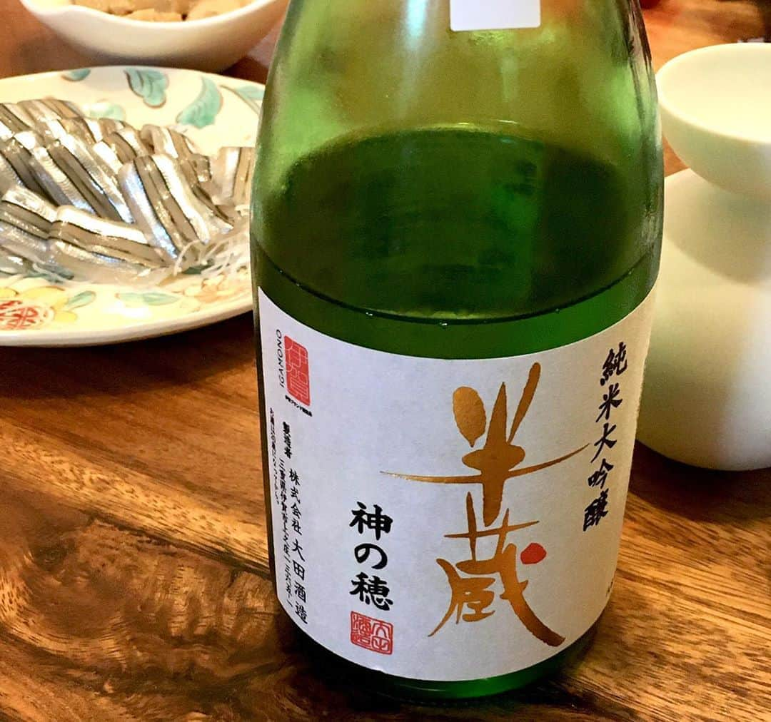 六車奈々さんのインスタグラム写真 - (六車奈々Instagram)「先日の伊賀ロケで買って帰った日本酒。その名も伊賀上野らしく、『半蔵』。  伊賀の方から、 「伊勢志摩サミットの時に乾杯で出された美味しいお酒で、しばらくは手に入らなかったんですよー。」 と教えていただきました。  香りも良くてキレが良い、辛口のお酒。あっという間にほとんど飲んでしまった\(//∇//)\  #日本酒 #半蔵 #伊賀市 #伊賀グルメ」11月7日 21時10分 - nanarokusha