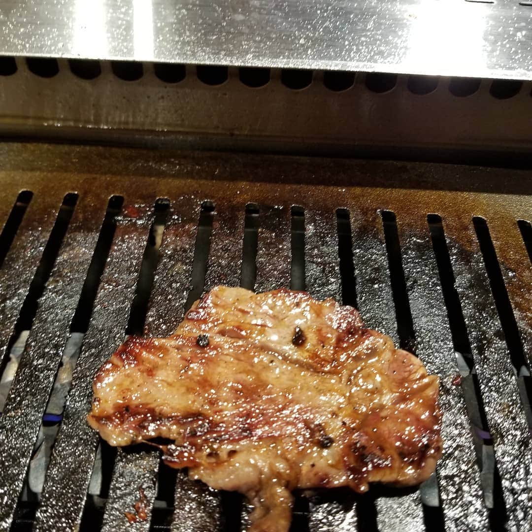 宇月田麻裕さんのインスタグラム写真 - (宇月田麻裕Instagram)「焼き肉！　色々な部位をいただきました！美味しい🎵」11月7日 21時05分 - mahiro_utsukita
