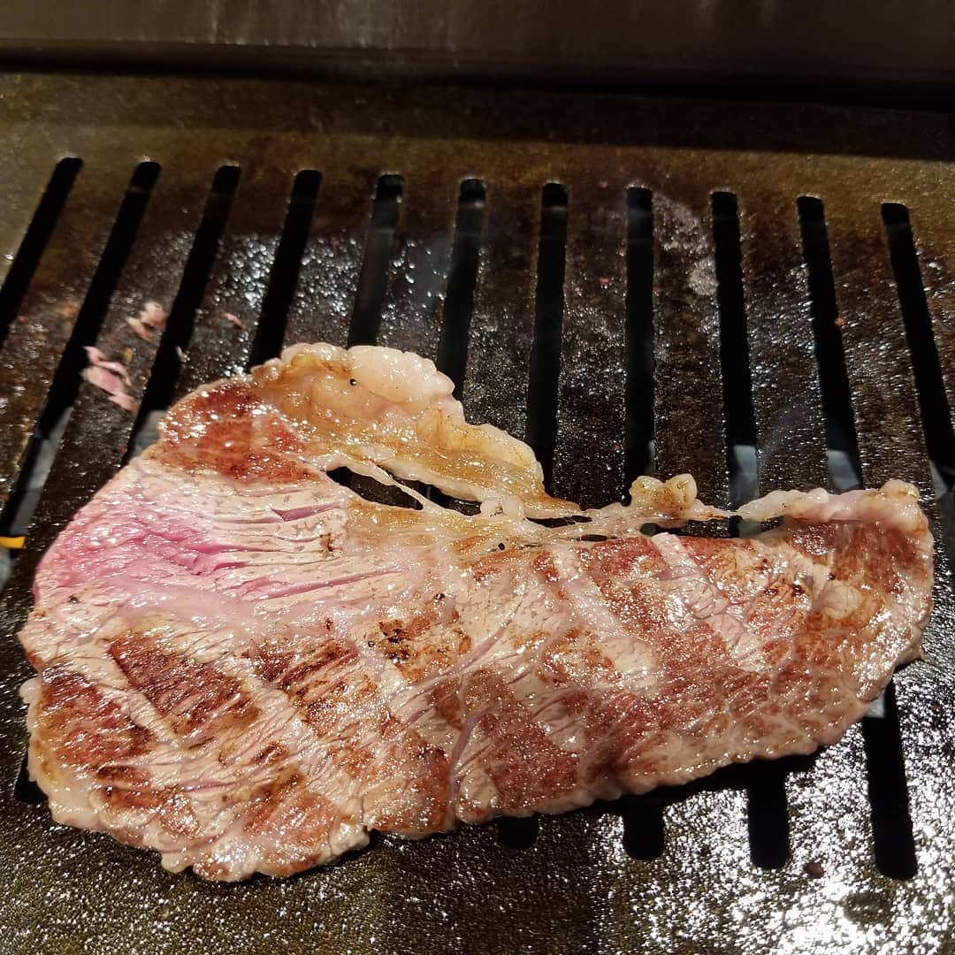 宇月田麻裕さんのインスタグラム写真 - (宇月田麻裕Instagram)「焼き肉！　色々な部位をいただきました！美味しい🎵」11月7日 21時05分 - mahiro_utsukita