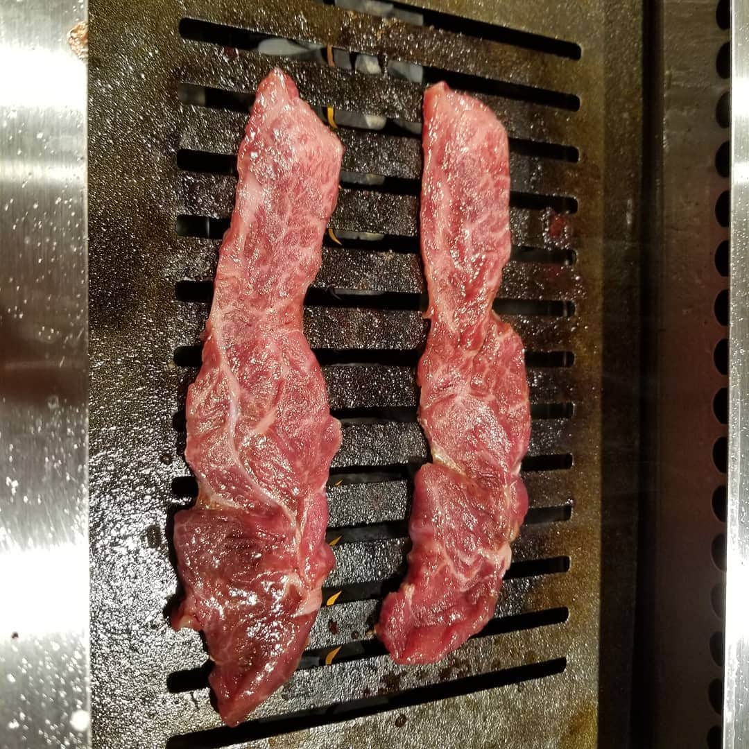 宇月田麻裕さんのインスタグラム写真 - (宇月田麻裕Instagram)「焼き肉！　色々な部位をいただきました！美味しい🎵」11月7日 21時05分 - mahiro_utsukita
