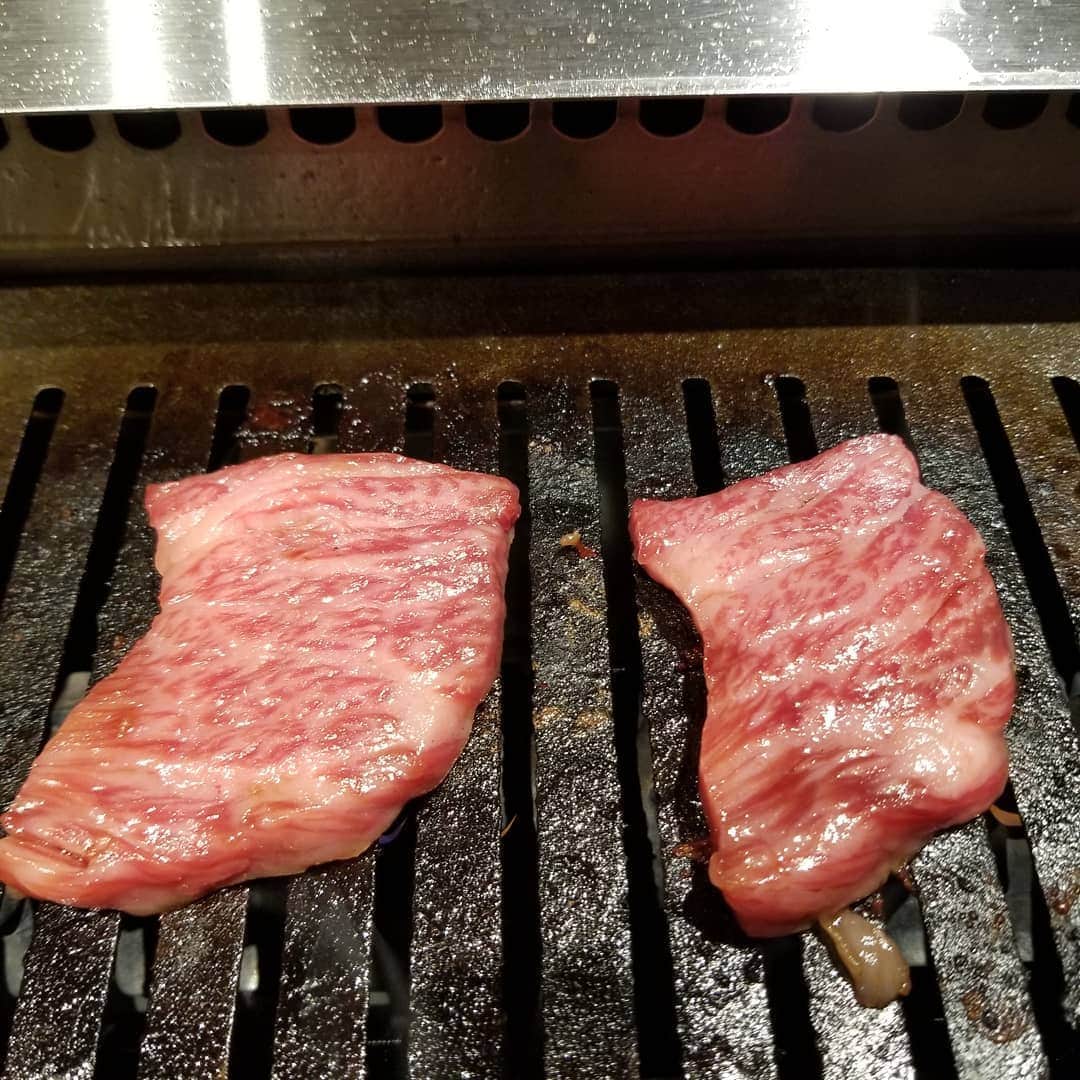 宇月田麻裕さんのインスタグラム写真 - (宇月田麻裕Instagram)「焼き肉！　色々な部位をいただきました！美味しい🎵」11月7日 21時05分 - mahiro_utsukita