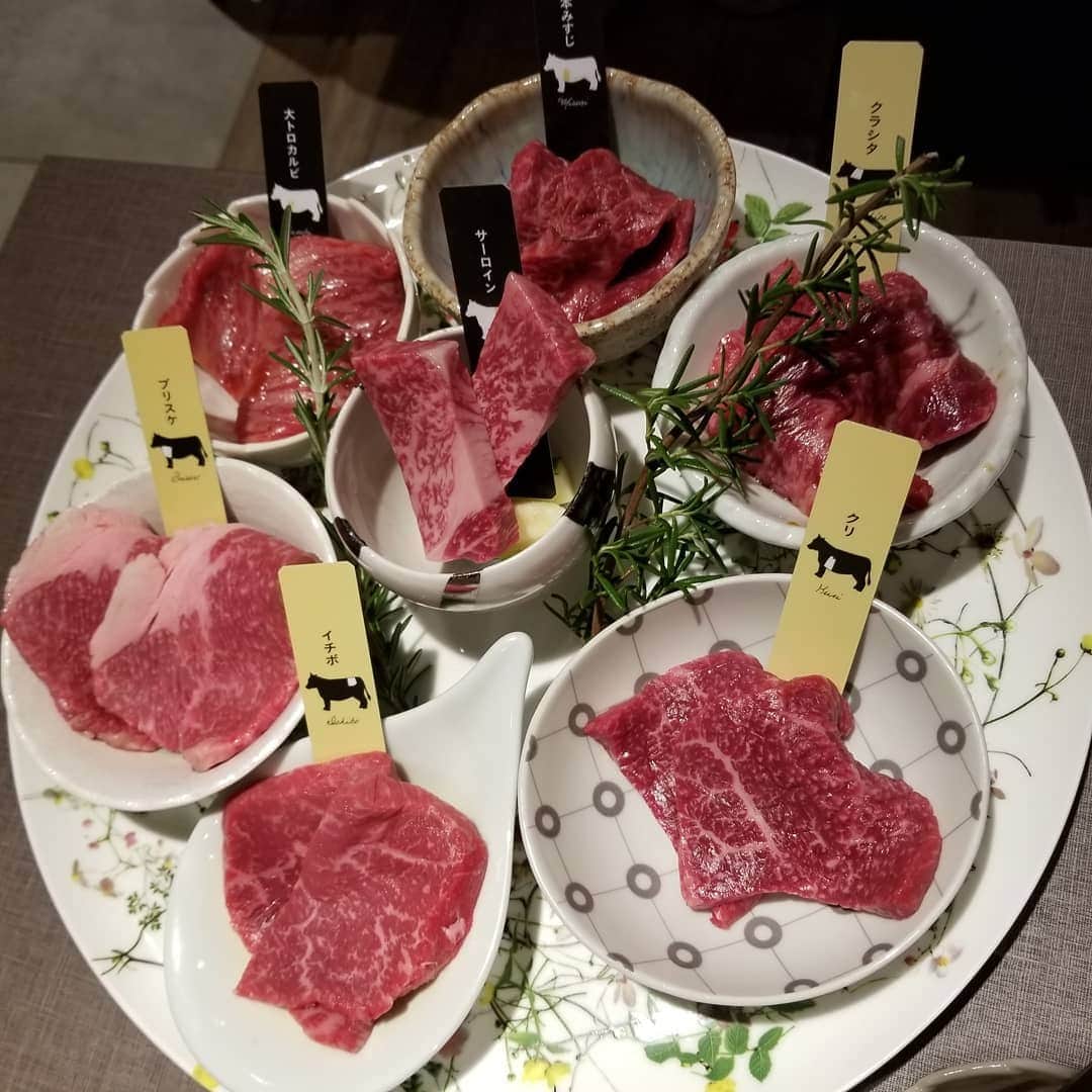 宇月田麻裕さんのインスタグラム写真 - (宇月田麻裕Instagram)「焼き肉！　色々な部位をいただきました！美味しい🎵」11月7日 21時05分 - mahiro_utsukita