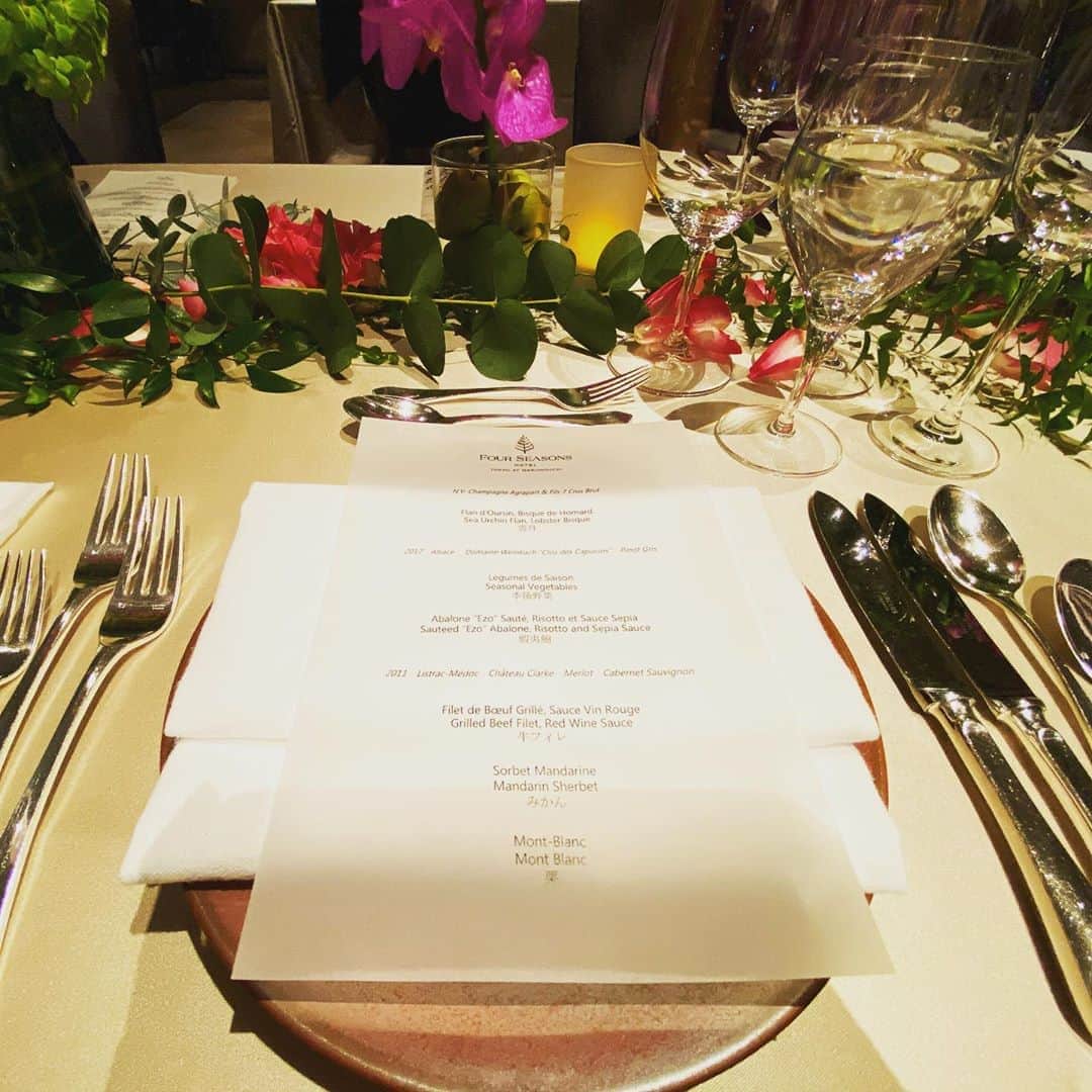 岩間恵さんのインスタグラム写真 - (岩間恵Instagram)「夫婦で食事会に行った日！ 何かと凄い方ばかりで刺激的な夜になりました😌✨  私もがんばろう！！と気合いを入れ直しました。 (↑小学生の日記みたいになってしまう)」11月7日 21時08分 - iwamame