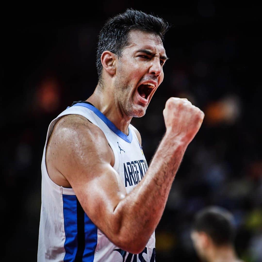 FIBAさんのインスタグラム写真 - (FIBAInstagram)「Describe @LuisScola in 1️⃣ word _____  🔷 At the age of 4⃣0⃣ he is leading the 🇮🇹 league with 24.2 PPG 🔷 At the age of 3⃣9⃣ he led 🇦🇷 in points (17.9) and rebounds (8.1) on their way to the @FIBAWC 🥈」11月7日 21時16分 - fiba