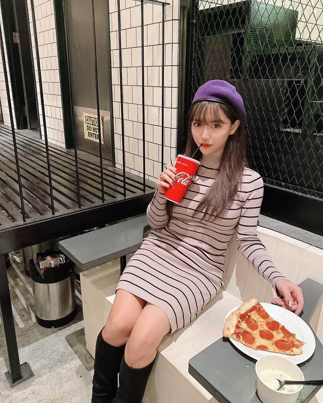 RIKAさんのインスタグラム写真 - (RIKAInstagram)「ピザって10回言って🥴🥤🧸🤎🍕」11月7日 21時27分 - fromrika