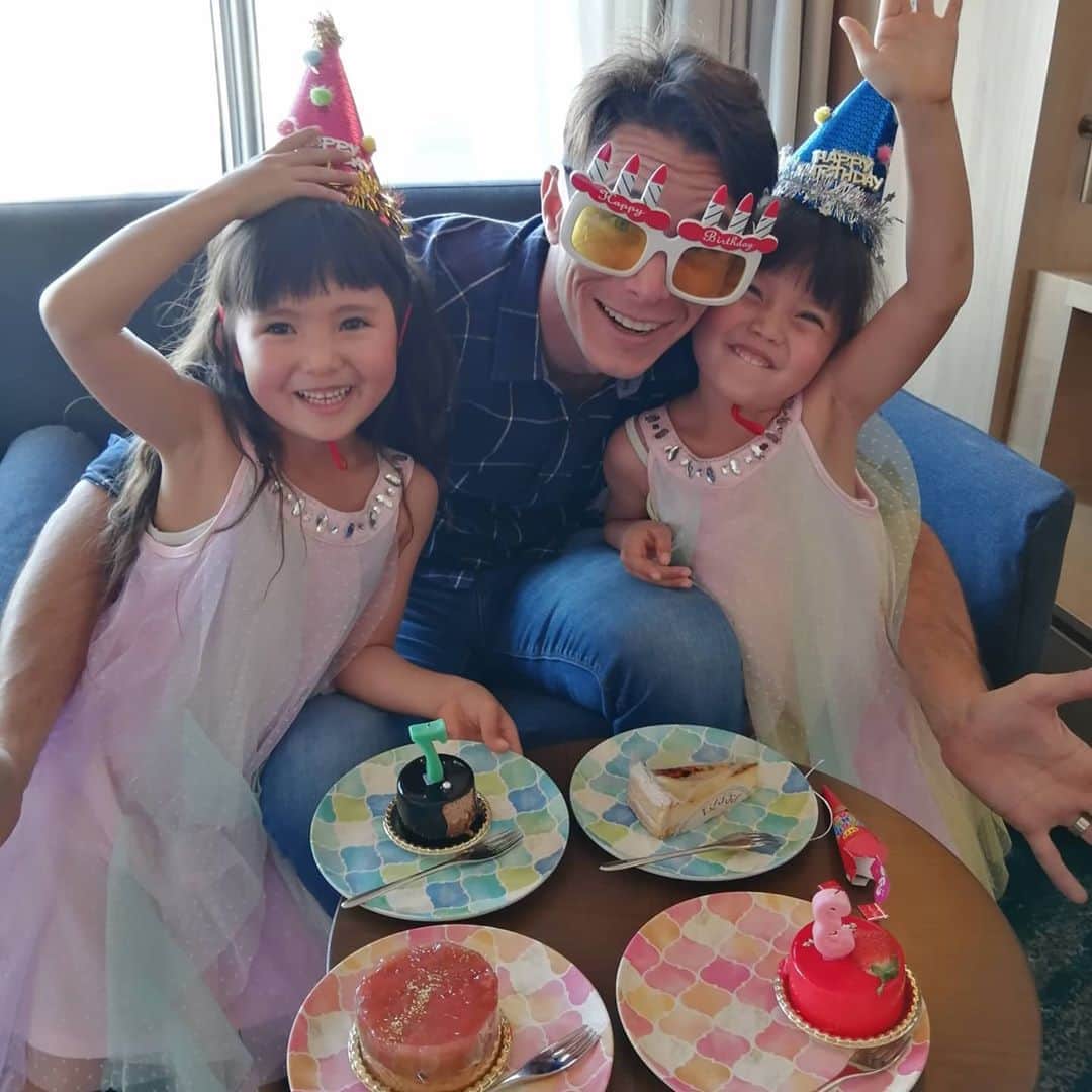 のインスタグラム：「沢山のメッセージ、ありがとうございました! お陰様で３７歳の誕生日を迎える事ができました！色々あった３６歳だったんですが、これからの１年、変化のある楽しい年になりそう！  これからも頑張ります！ 引き続き、よろしくお願いします!」
