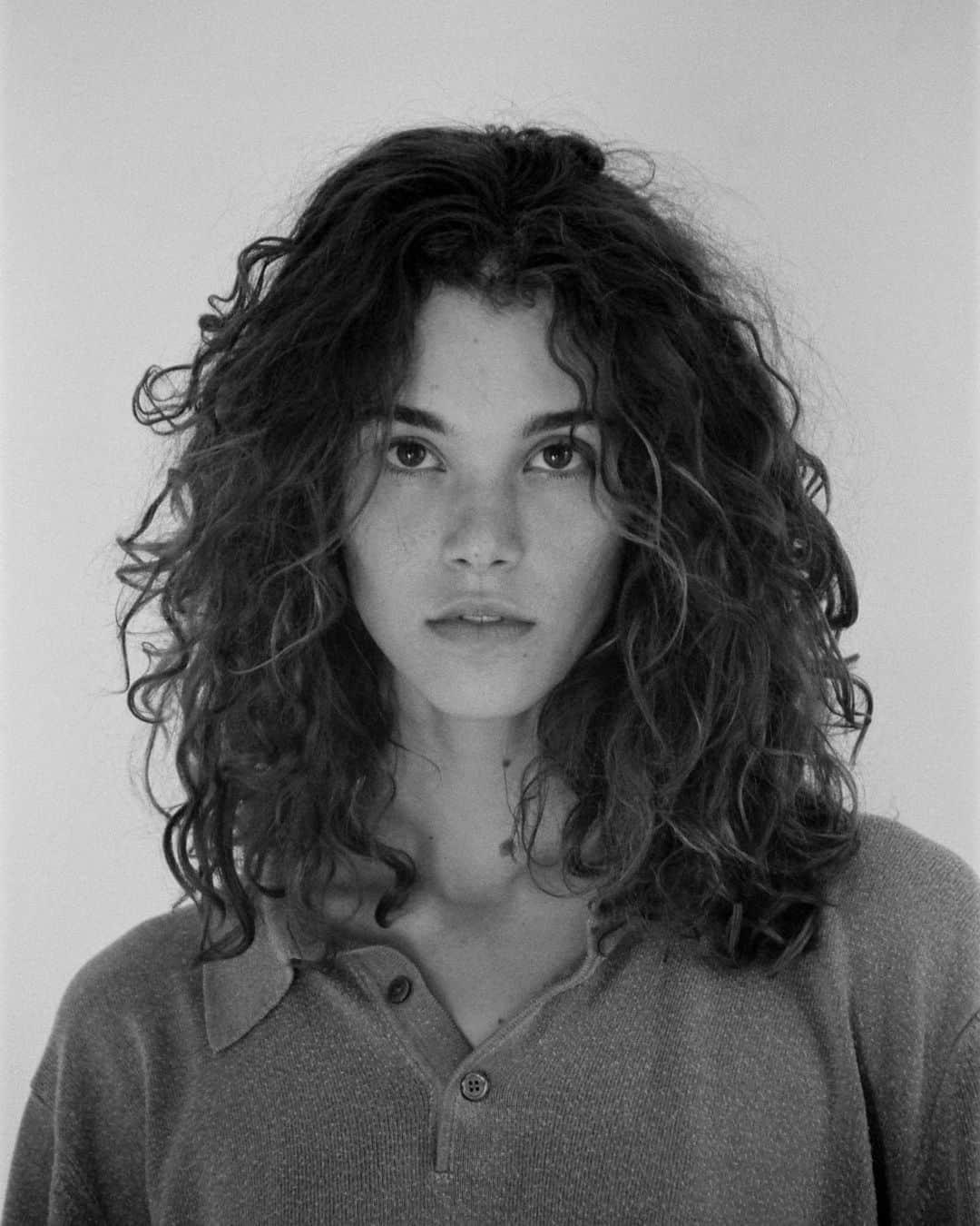 ポーリーヌ・オアロのインスタグラム：「portrait」