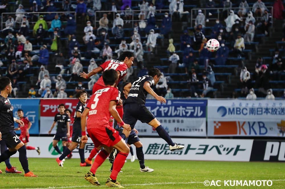 ROASSO KUMAMOTOさんのインスタグラム写真 - (ROASSO KUMAMOTOInstagram)「⚽️ ／ 11.7.SAT.第26節 VS 鹿児島ユナイテッドFC 1対4 敗戦 ＼ アウェイの地までたくさんのファン・サポーターがかけつけ、共に戦ってくれました‼️ ありがとうございました。 -----﻿ NEXT GAME﻿ 🗓 11月14日.SAT ⏰ 14:00 KICK OFF﻿ 🆚 藤枝MYFC 🏟 えがお健康スタジアム 📺 DAZN / NHK熊本 -----﻿ #ロアッソ熊本 ﻿ #2020シーズン ﻿ #繋続 #TSUNAGI﻿ #つなぎ  #2020の主役は誰だ  #髙橋利樹 #浅川隼人 #roasso﻿ #熊本﻿ #Jリーグ﻿ #jleague﻿ #サッカー﻿ #ゴール ﻿ #えがお健康スタジアム﻿ #感謝﻿ #いまできること﻿ #がんばろう日本﻿ #みんなで乗り越えよう ﻿ #jリーグにできること」11月7日 21時23分 - roassokumamoto_official