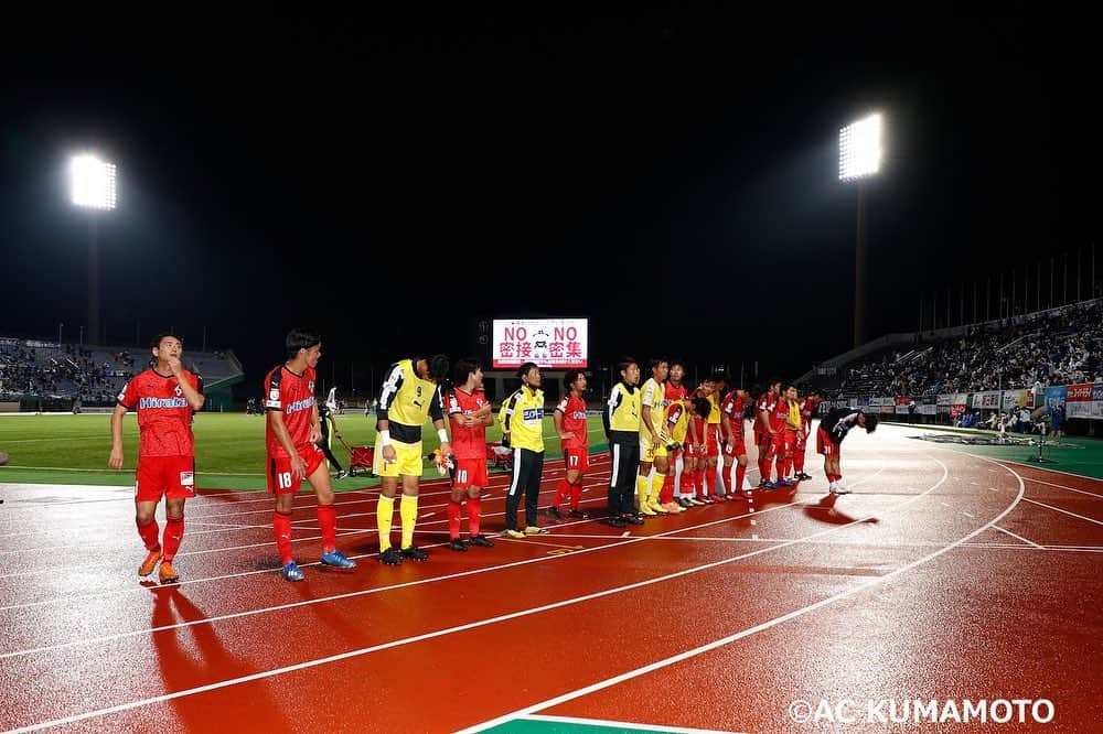 ROASSO KUMAMOTOさんのインスタグラム写真 - (ROASSO KUMAMOTOInstagram)「⚽️ ／ 11.7.SAT.第26節 VS 鹿児島ユナイテッドFC 1対4 敗戦 ＼ アウェイの地までたくさんのファン・サポーターがかけつけ、共に戦ってくれました‼️ ありがとうございました。 -----﻿ NEXT GAME﻿ 🗓 11月14日.SAT ⏰ 14:00 KICK OFF﻿ 🆚 藤枝MYFC 🏟 えがお健康スタジアム 📺 DAZN / NHK熊本 -----﻿ #ロアッソ熊本 ﻿ #2020シーズン ﻿ #繋続 #TSUNAGI﻿ #つなぎ  #2020の主役は誰だ  #髙橋利樹 #浅川隼人 #roasso﻿ #熊本﻿ #Jリーグ﻿ #jleague﻿ #サッカー﻿ #ゴール ﻿ #えがお健康スタジアム﻿ #感謝﻿ #いまできること﻿ #がんばろう日本﻿ #みんなで乗り越えよう ﻿ #jリーグにできること」11月7日 21時23分 - roassokumamoto_official