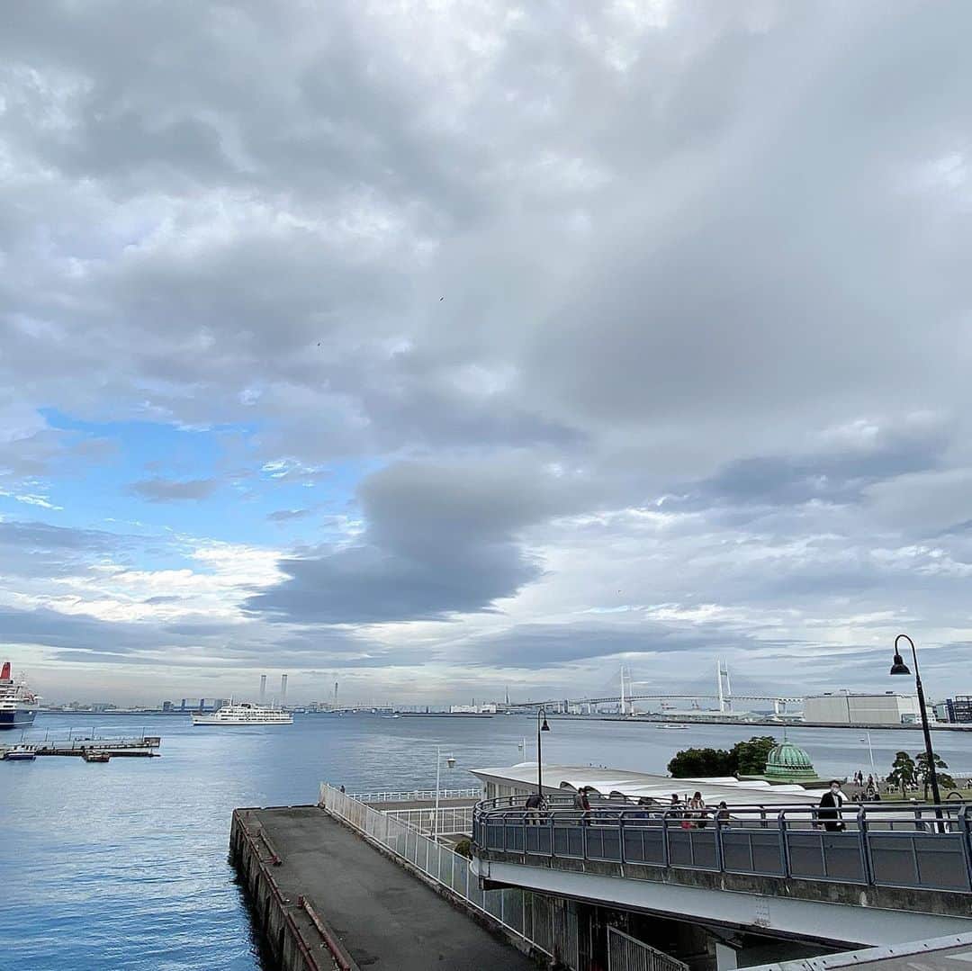 生稲晃子さんのインスタグラム写真 - (生稲晃子Instagram)「いつもお世話になっている、ユキコハナイの猪俣さんと、横浜散歩を楽しんできました👭  氷川丸、山下公園、中華街、そして大さん橋…  久しぶりの横浜‼️ 優しい海風が心地良かったです。  今回のベストショットは、1列に並んだカモメかな〜🕊  #ユキコハナイ　@yukikohanai_press  #横浜 #氷川丸 #山下公園 #横浜中華街 #大さん橋 #カモメ #生稲晃子 #海風が心地よい」11月7日 21時25分 - akiko__ikuina