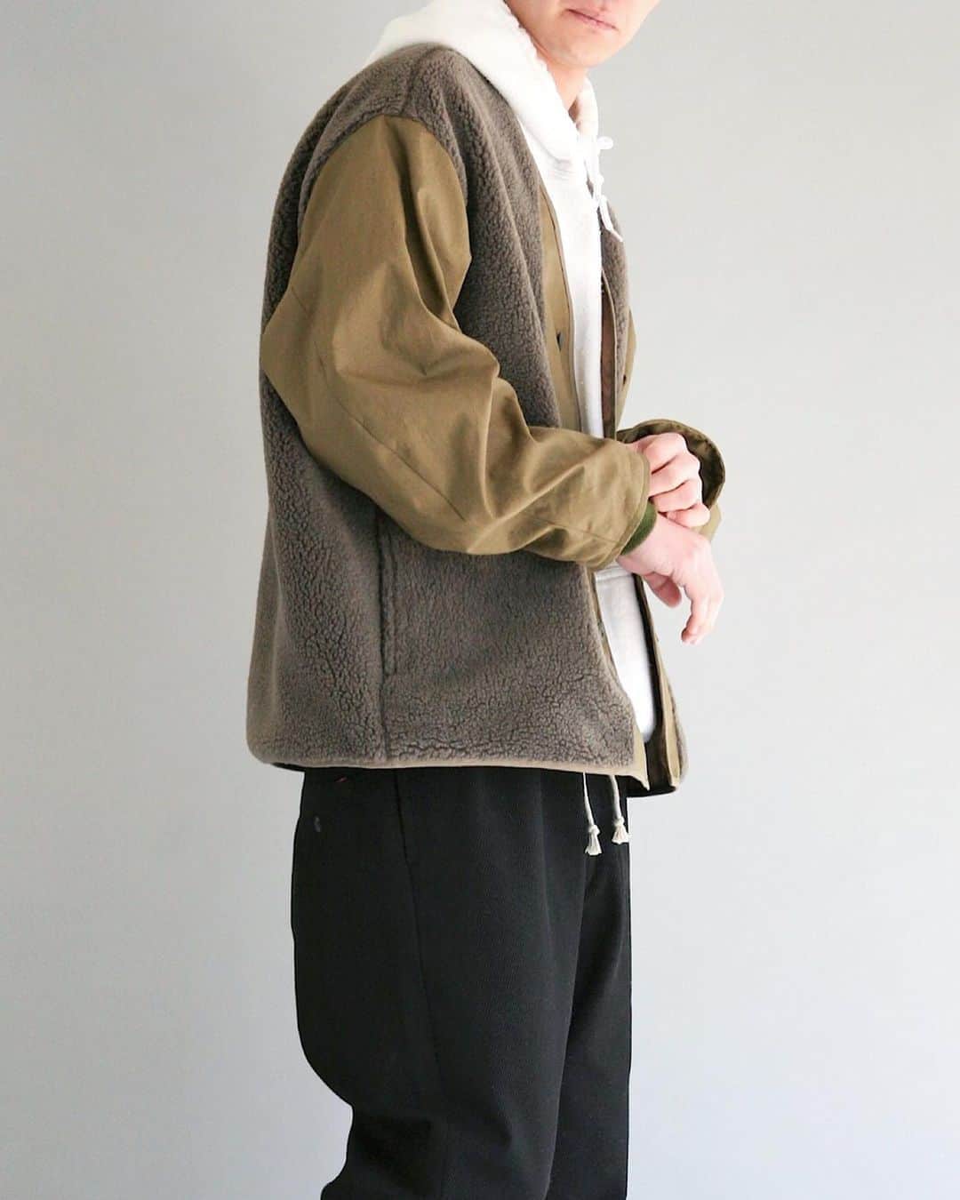 のインスタグラム：「. . . . AN084 BOA NO-COLLAR JACKET KHAKI . . . @anachronorm262 . . . @balanceokayama @anachronorm_context_gallery @tribeca_shimane @flatbush_kobe @frolic_hmr_ @sambanatural @independence_fukui @wearnames @flovelmentstore @less_taiwan . . . #anachronorm #contextgallery #nakameguro #balanceokayama #okayama」
