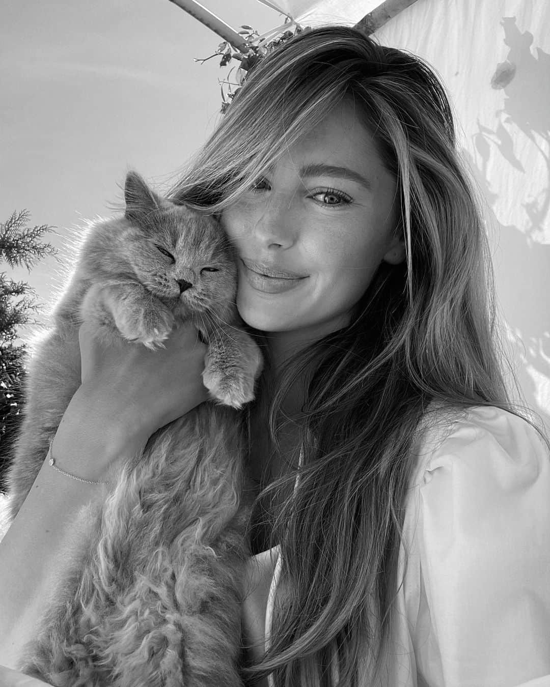 Mathilde Goehlerのインスタグラム：「🐈🤍」